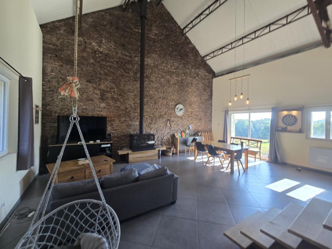 10 bedroom corps de ferme in Baraqueville, Aveyron, France – E42C1E650E354B44