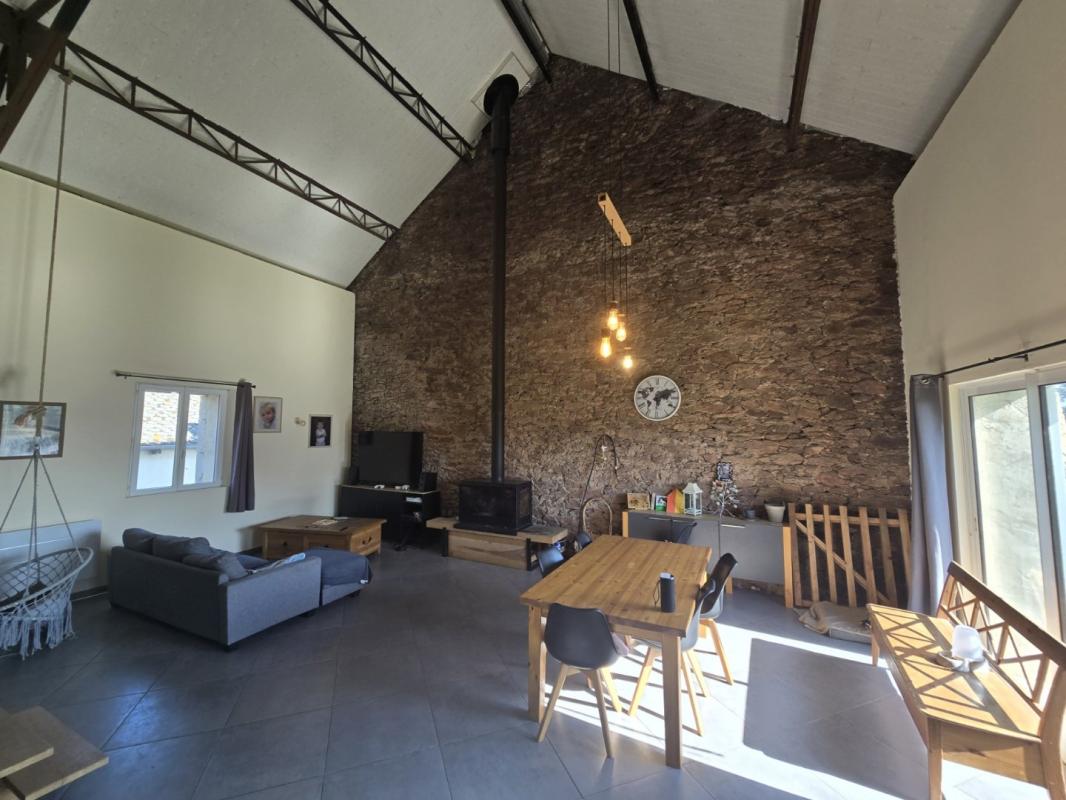 10 bedroom corps de ferme in Baraqueville, Aveyron, France – E42C1E650E354B44