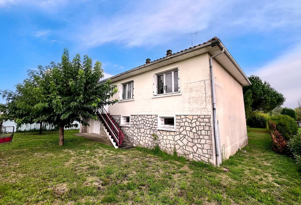 4 bedroom maison in Roumazieres Loubert, Charente, France