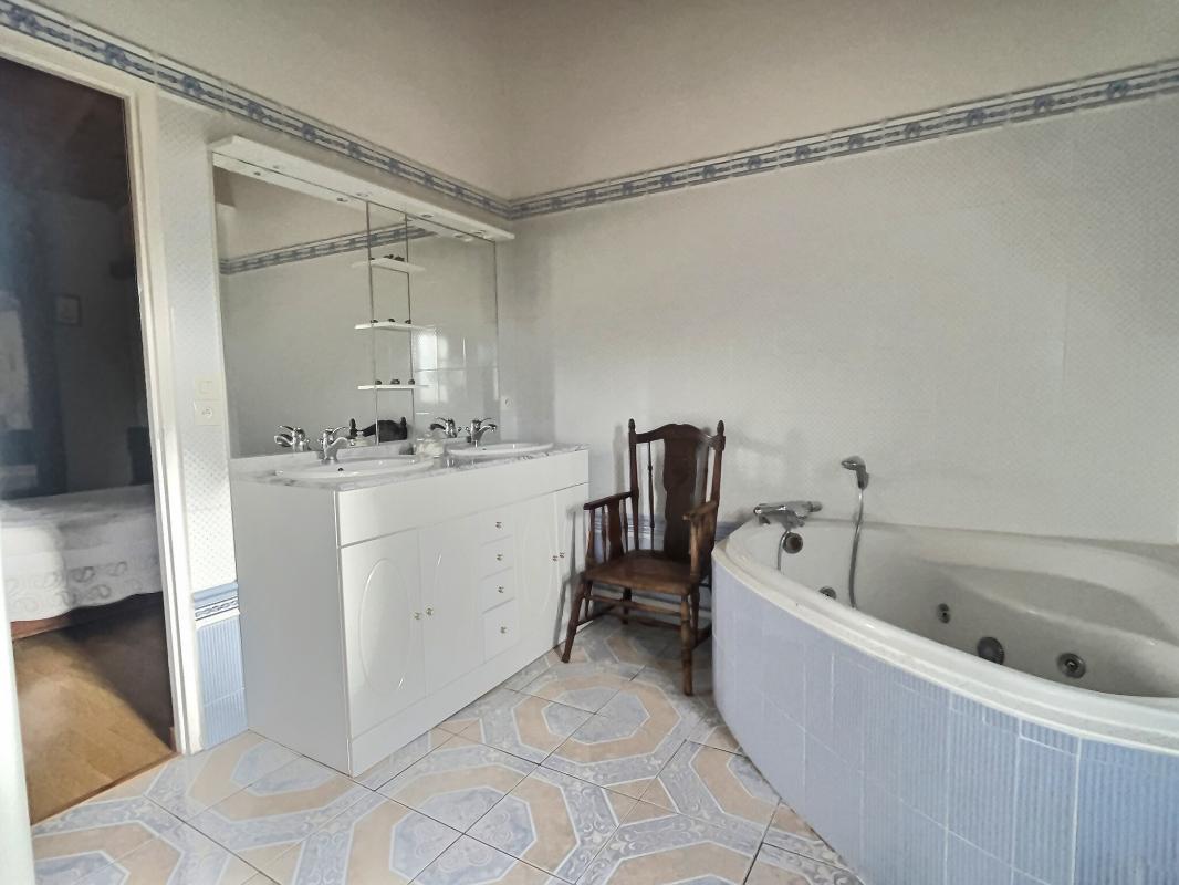 5 bedroom demeure in Rauzan, Gironde, France – 12009395124