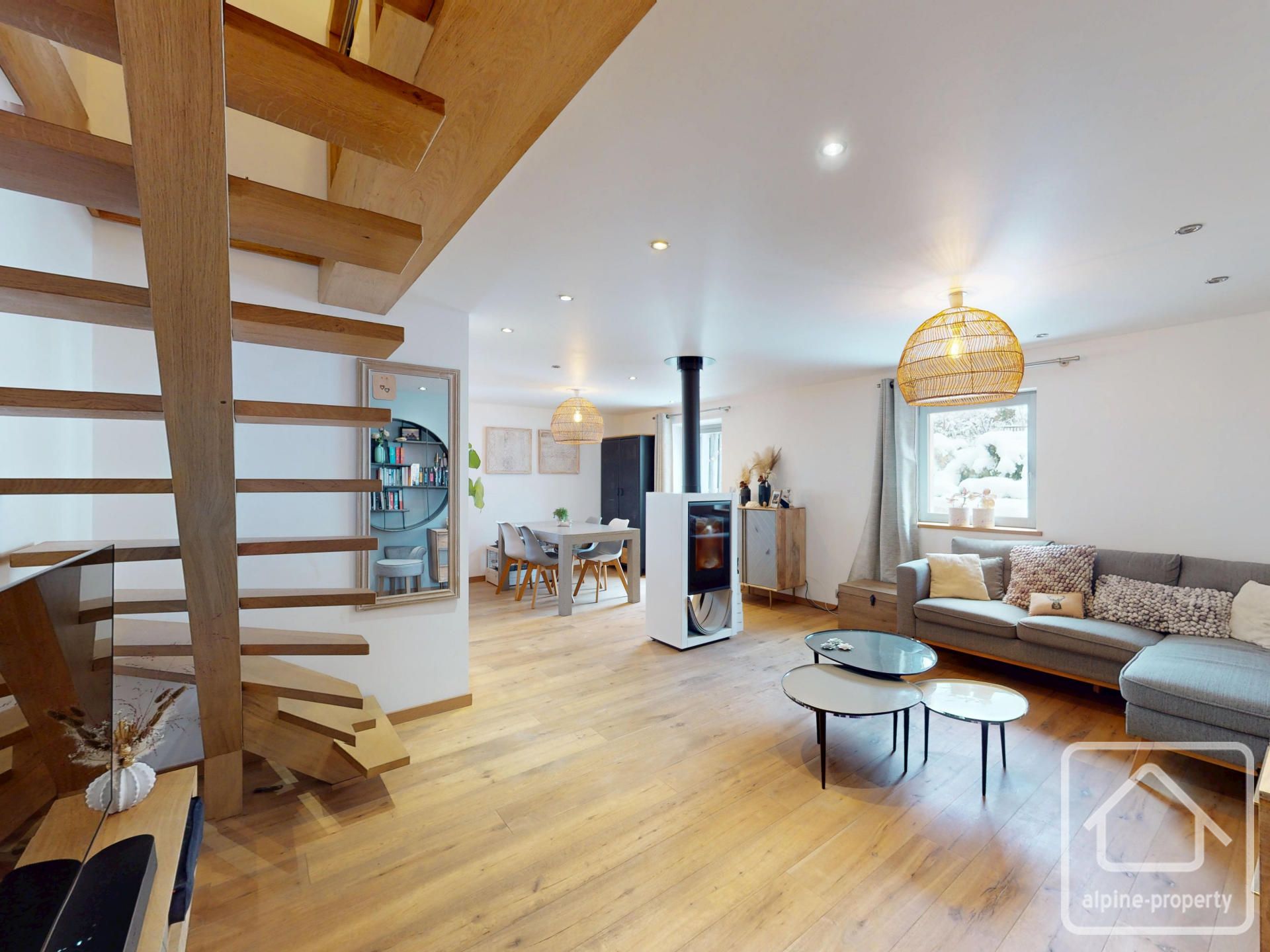 Renovated 2 Bedroom Apartment In Chamonix With Large South-facing Terrace, Private Covered And Outdoor Parking – APPTFLEUR