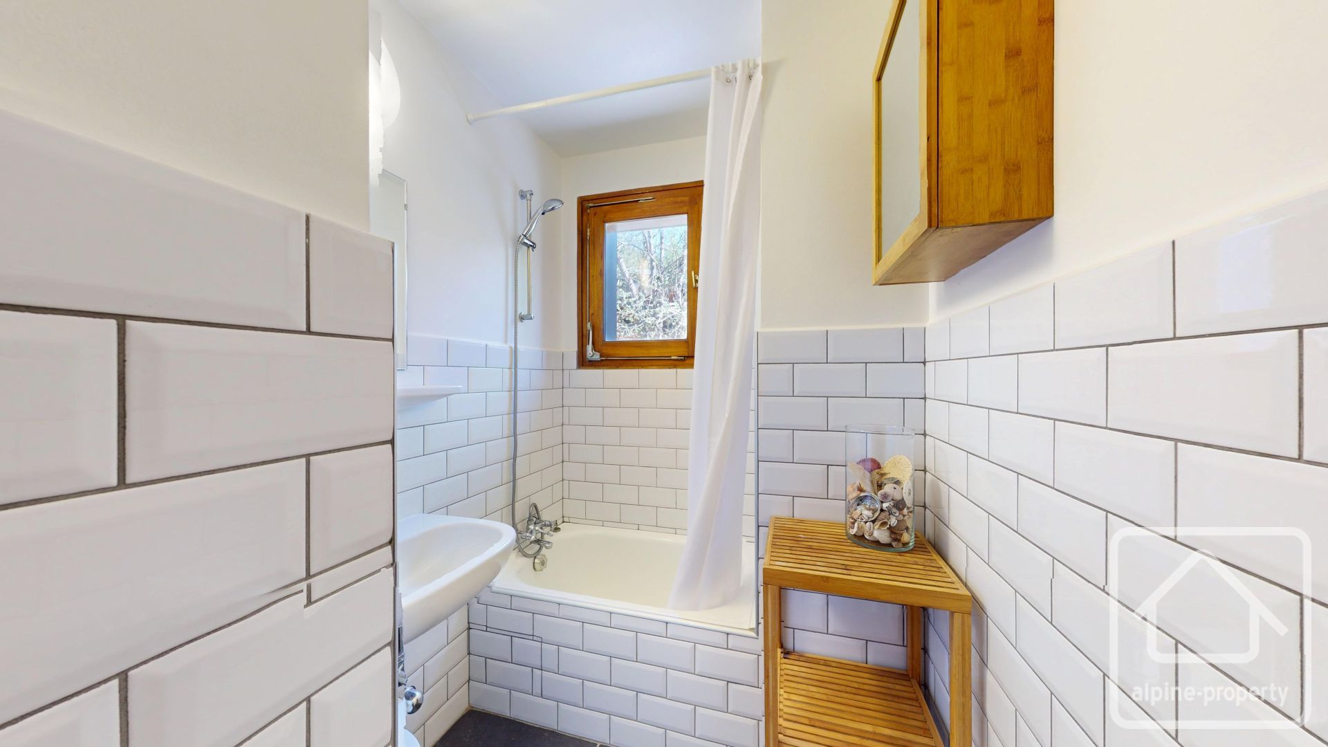 Sunny 1 Bedroom Apartment With Balcony, Mont Blanc Views, Private Parking, Storage Cellar, Use Of Outdoor Swimming Pool – EDELWEISSCHAM