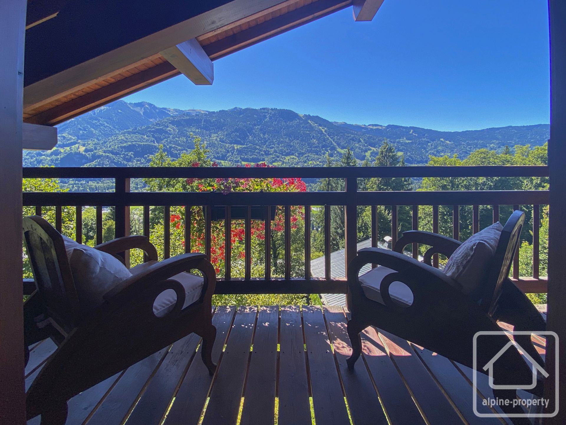 Exceptional 7 Bedroom 7 Bathroom Chalet On South Facing Hillside Of Samoens, Just 20 Minutes Walk To Samoens’ Historic Centre – COUDREY