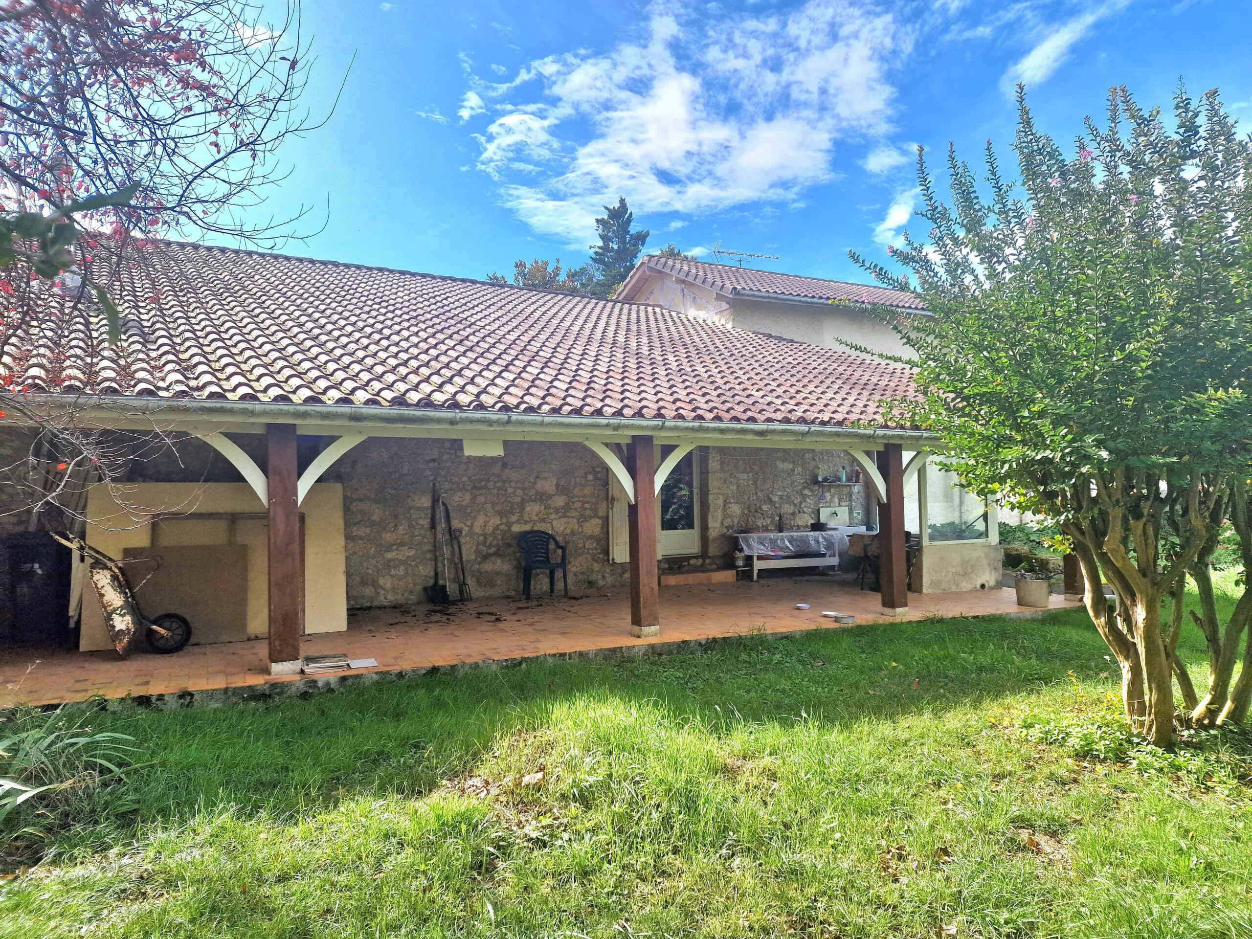 Charming stone farmhouse offering generous spaces and excellent potential, Aquitaine – France – BVI77429