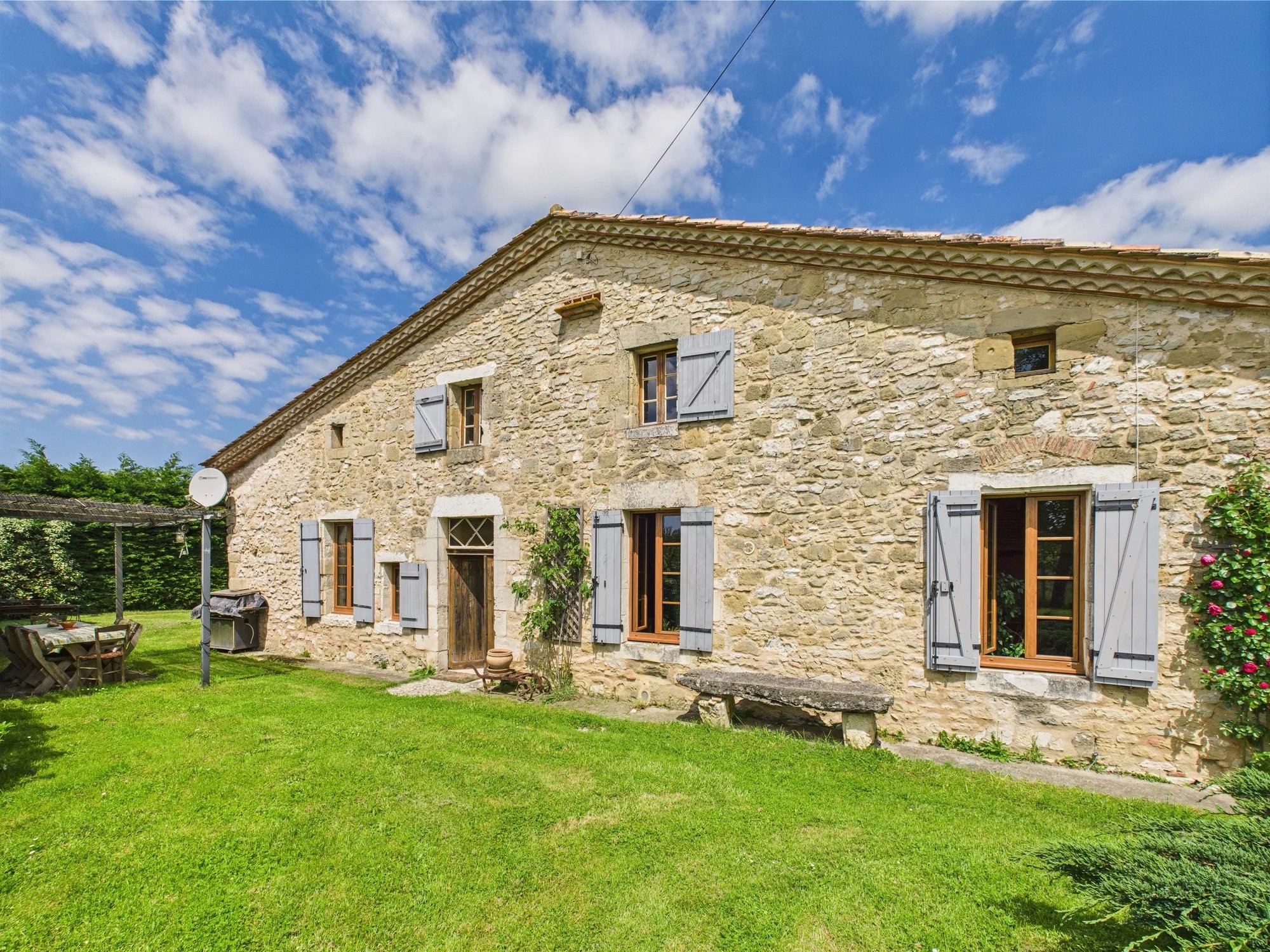 Authenticity and Charm – Beautiful Stone Property near Duras, Aquitaine – France – BVI79811
