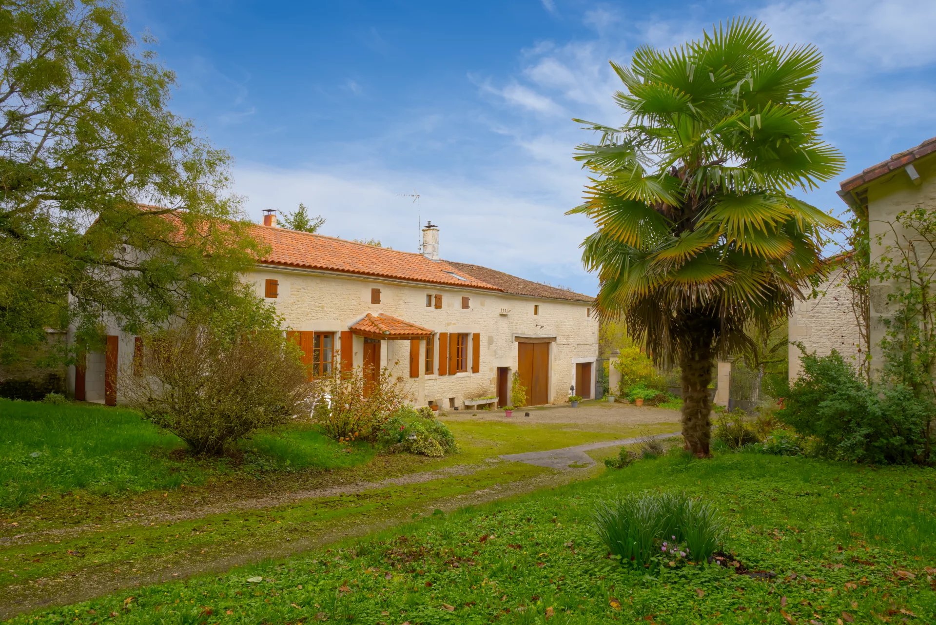 Lovely ensemble – 4-bedroom stone property with 2 barns, outbuildings on spacious plot, Poitou-Charentes – France – BVI67952