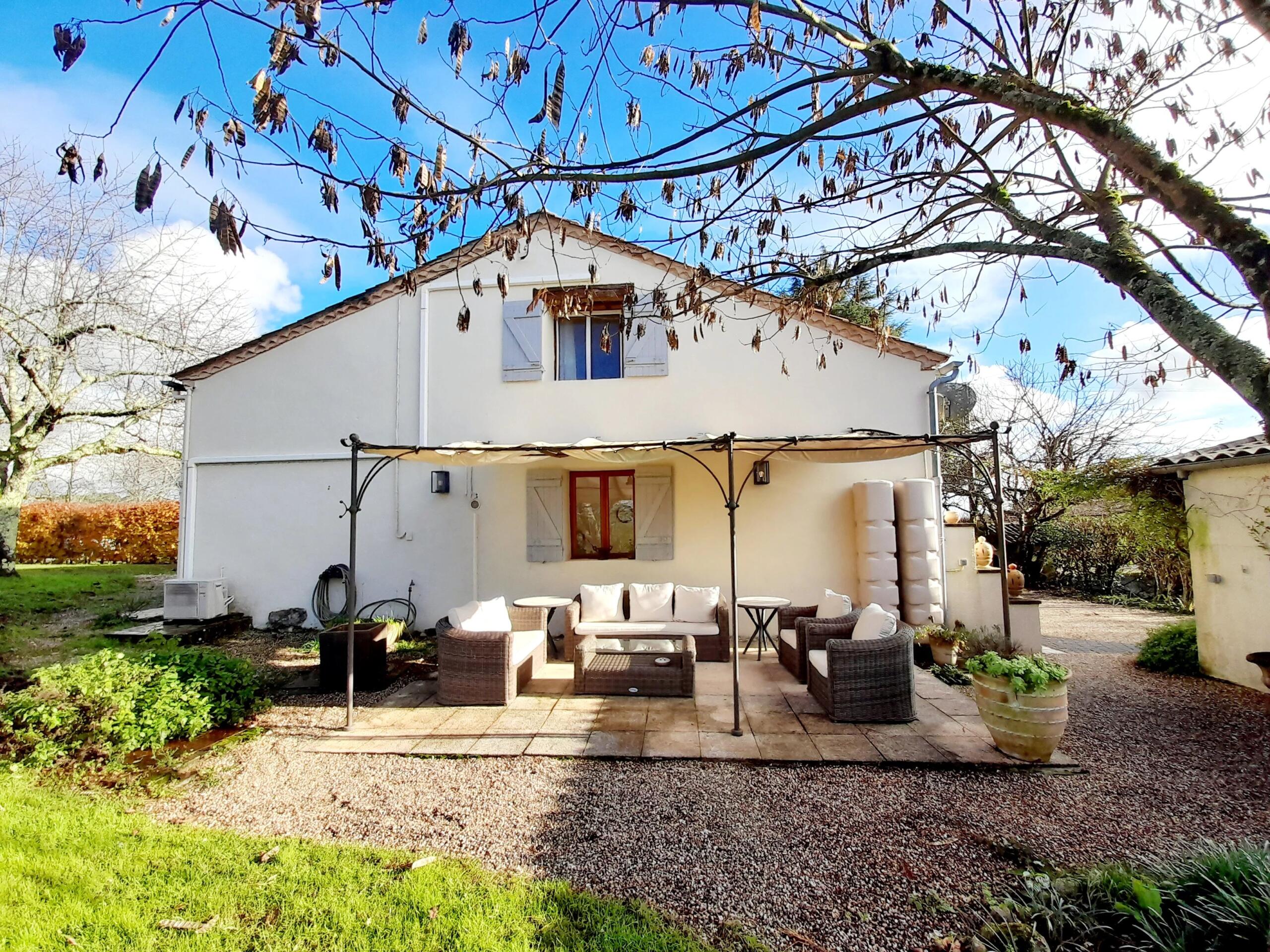 Pretty cottage with a new pool set in mature gardens, Nouvelle-Aquitaine – France – BVI83614