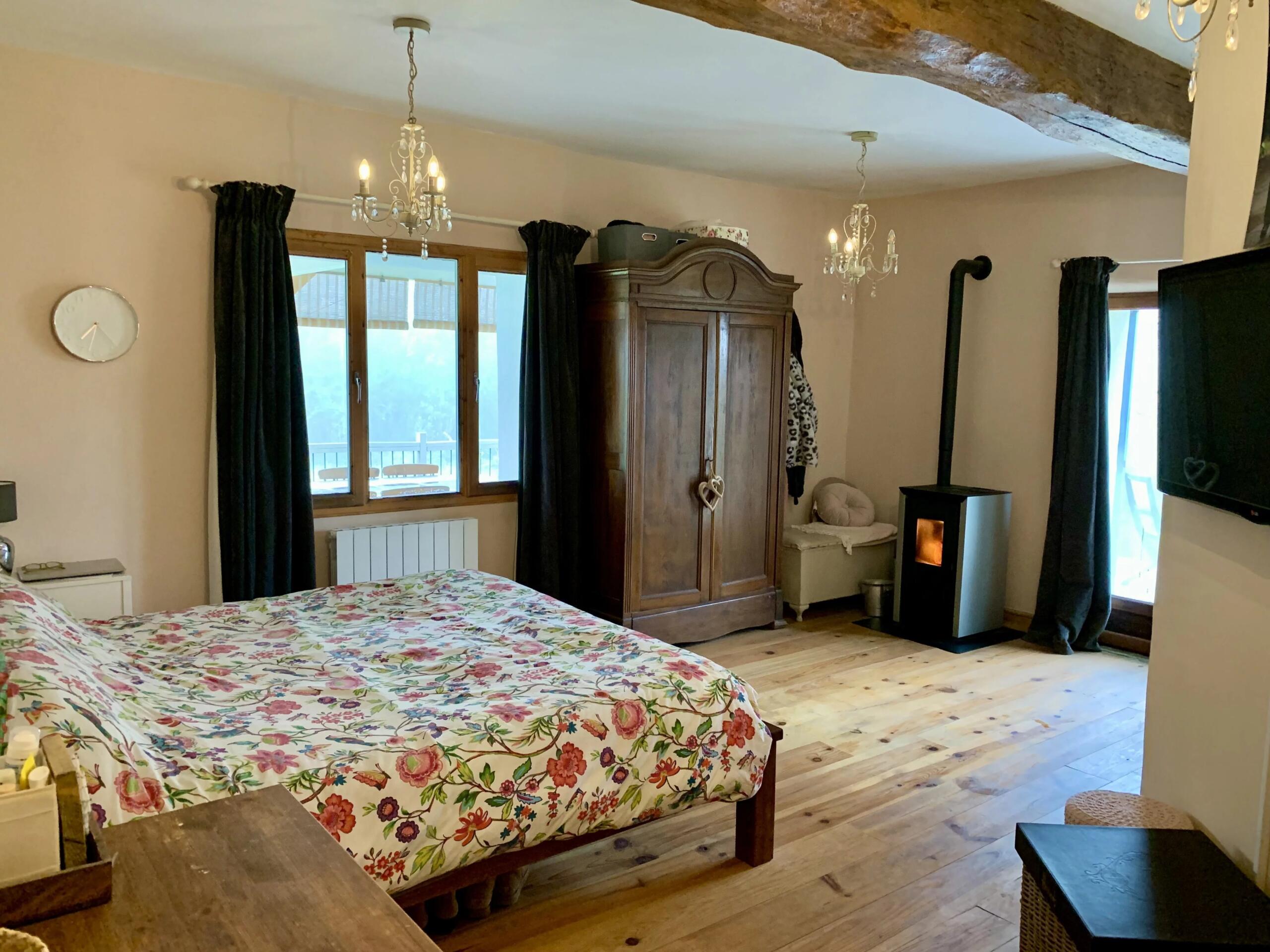 Stone property with guest annexe, barn and swimming pool near Eymet, Aquitaine – France – BVI83589