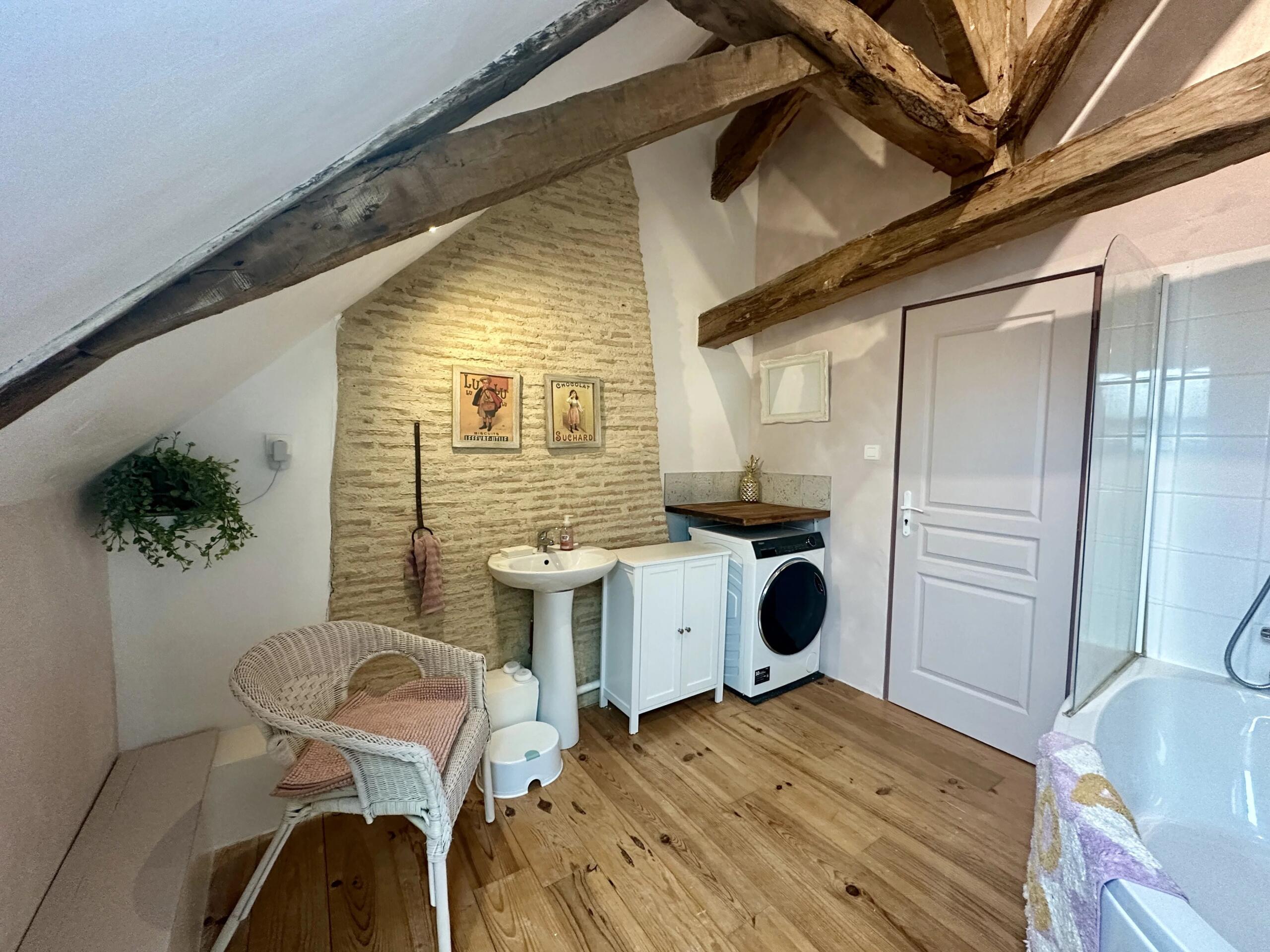 Stone property with guest annexe, barn and swimming pool near Eymet, Aquitaine – France – BVI83589