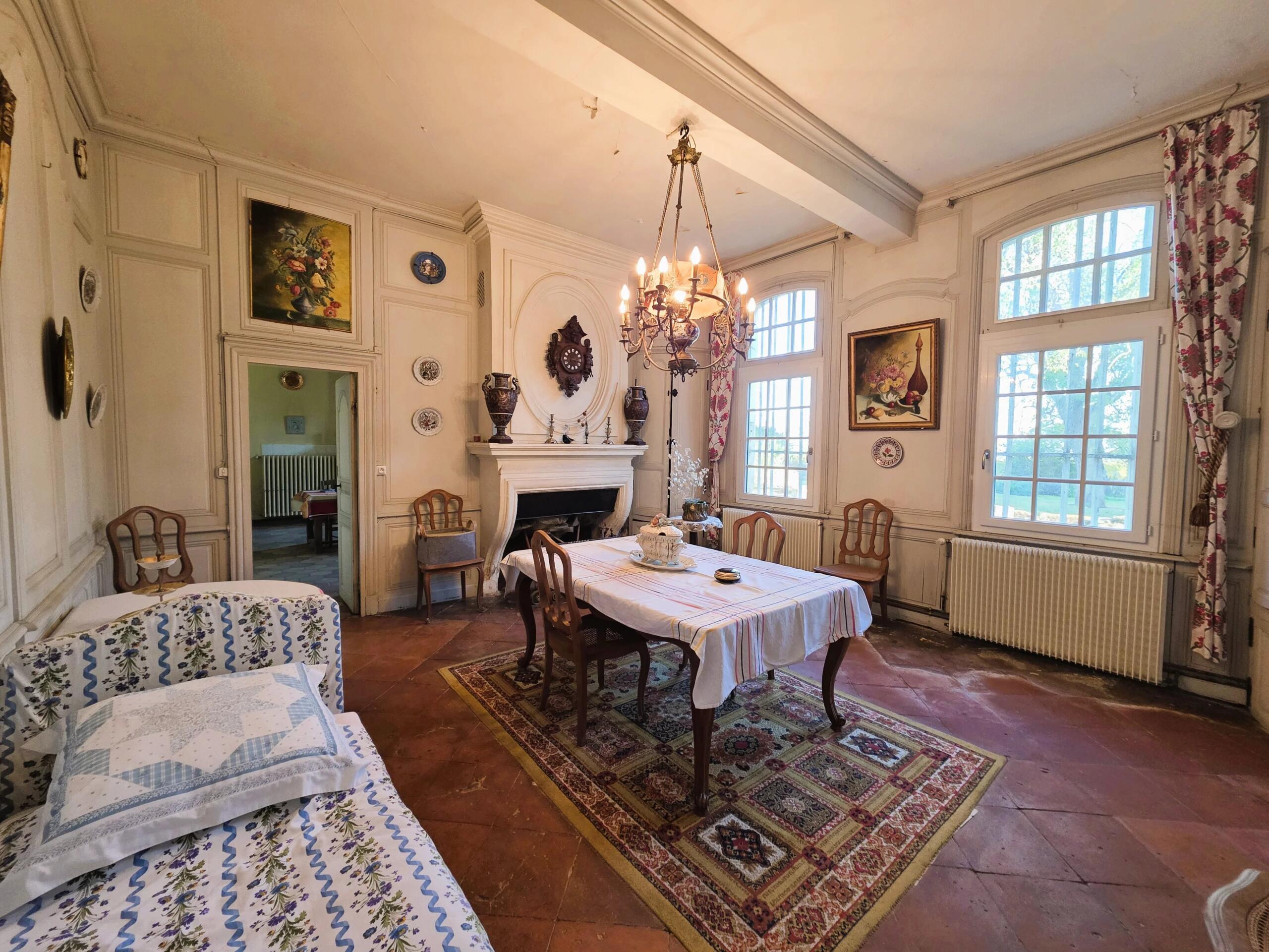 Vineyard Château with Strong Development Potential Close to Bordeaux, Aquitaine – France – BVI83075