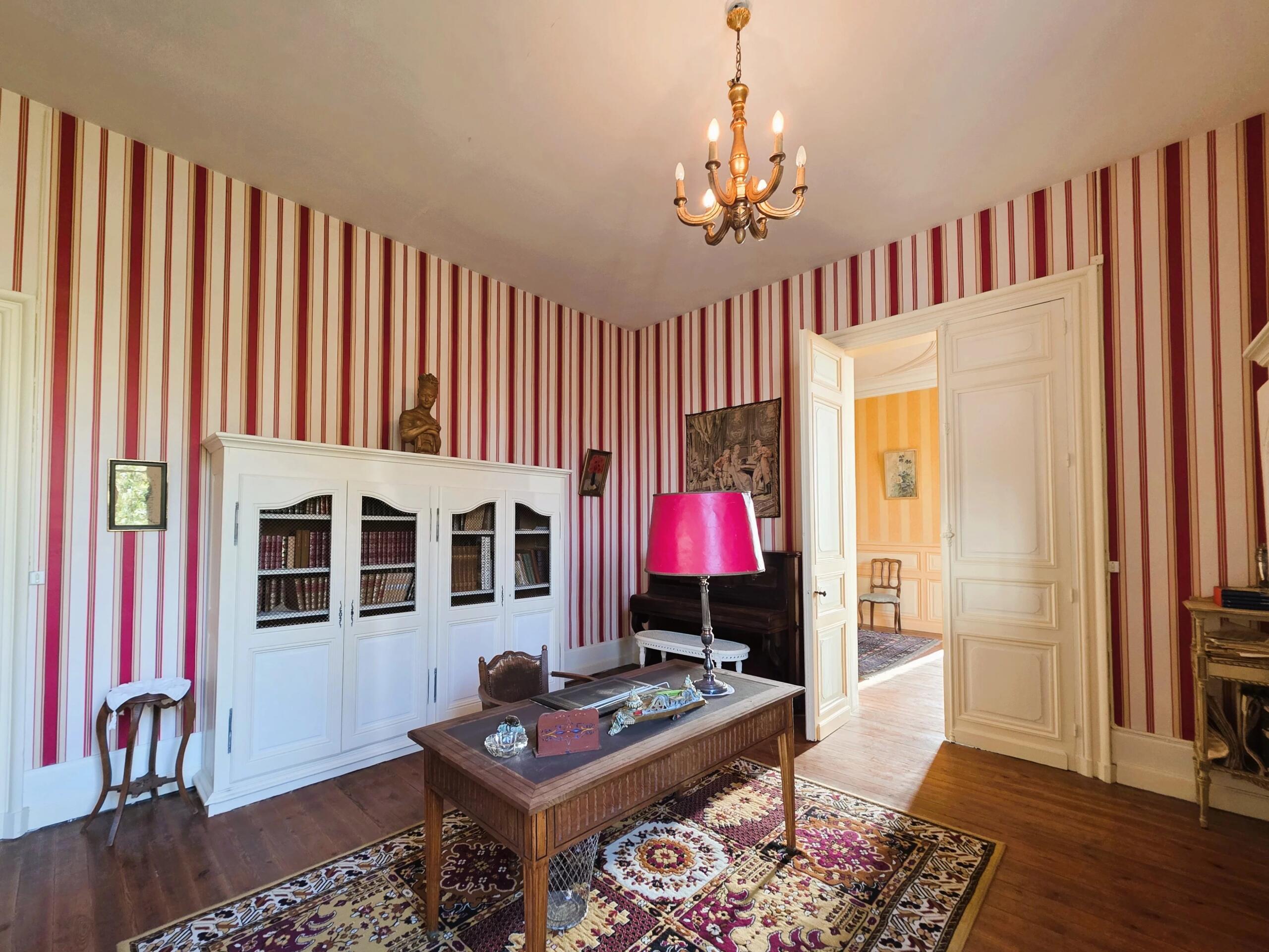 Vineyard Château with Strong Development Potential Close to Bordeaux, Aquitaine – France – BVI83075