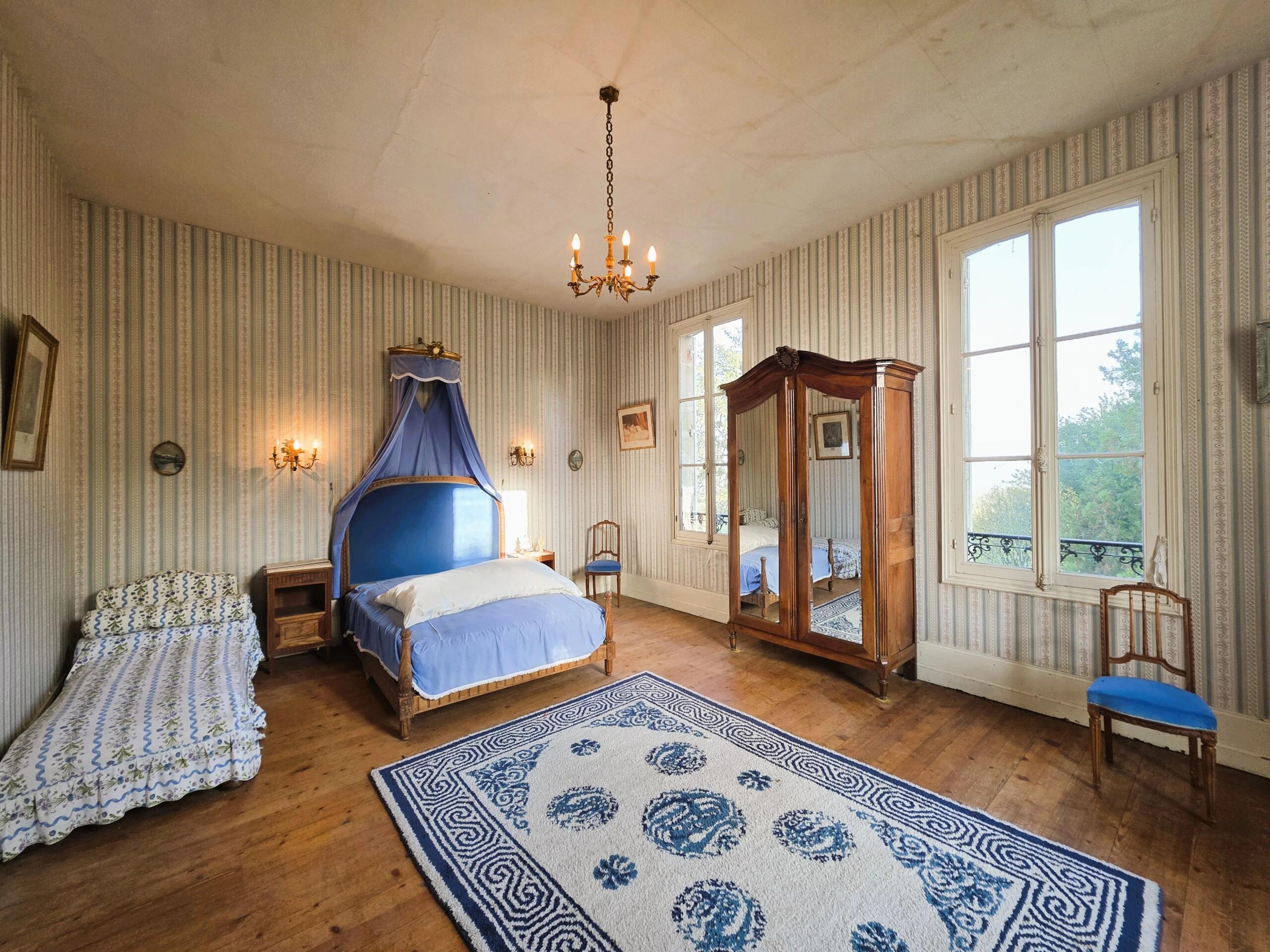 Vineyard Château with Strong Development Potential Close to Bordeaux, Aquitaine – France – BVI83075