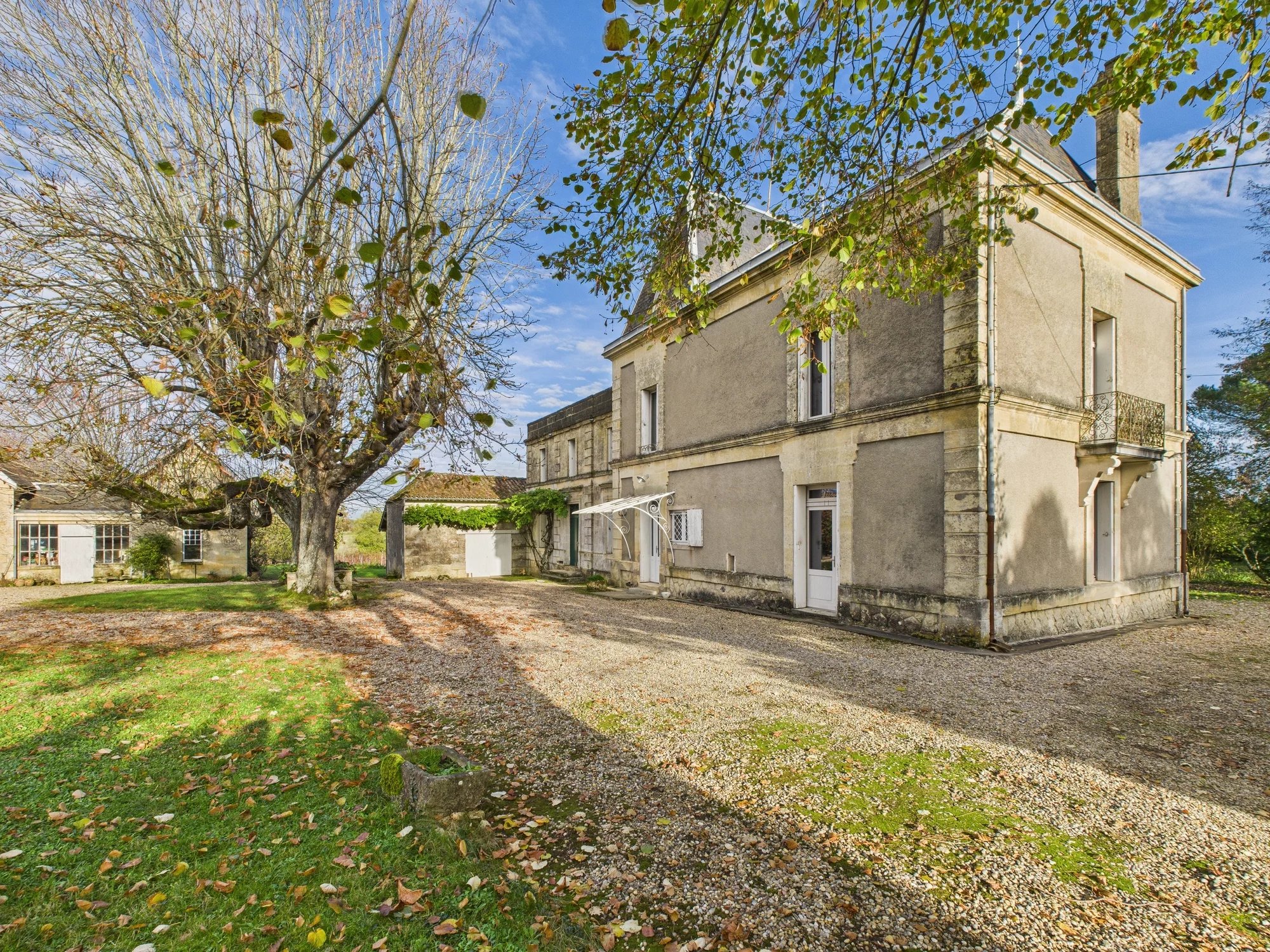 Elegant Château Near Saint‑Émilion, Aquitaine – France – BVI83518