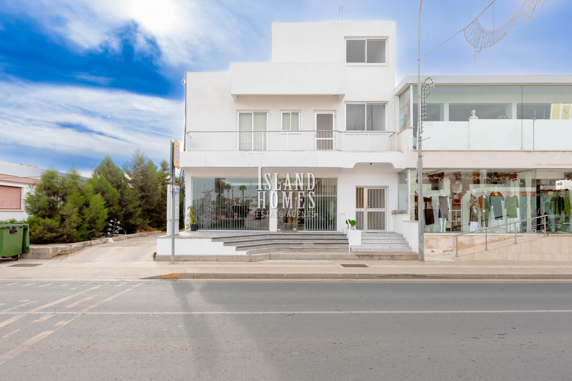 8 bedroom Commercial Mixed Use in Deryneia, Famagusta, Cyprus – DeR192