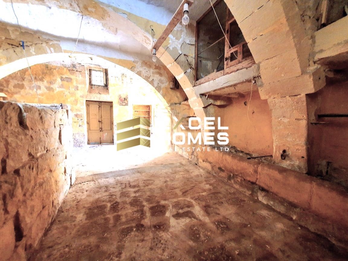 5 bedroom Character House in Qrendi, Malta – 65352