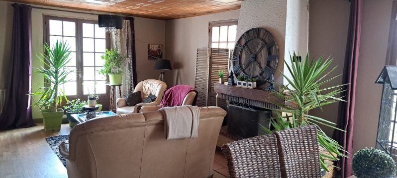 5 bedroom maison in Saint Martin Valmeroux, Cantal, France