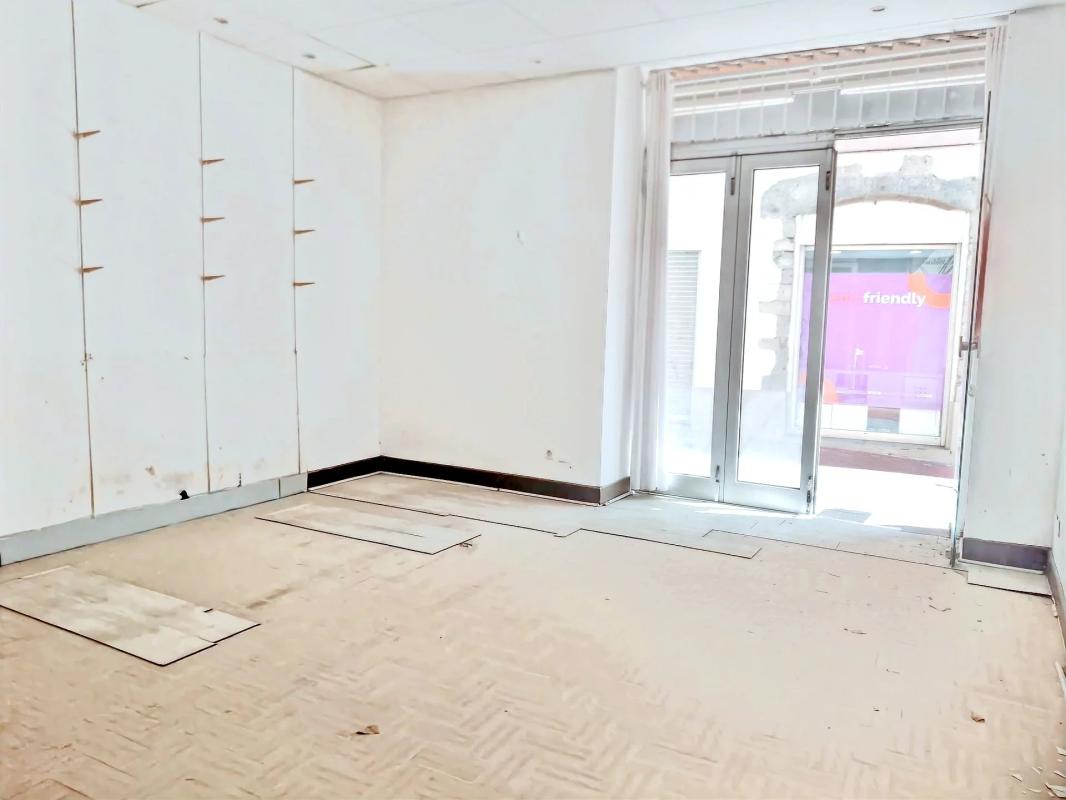 local commercial in Ollioules, Var, France – 12030372199