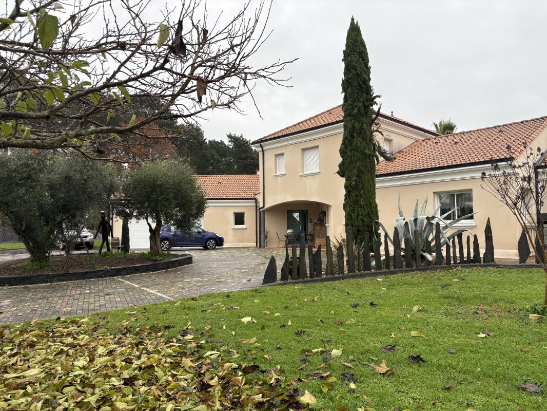 4 bedroom demeure in Ussac, Corrèze, France – 7010D2839EE74A7E