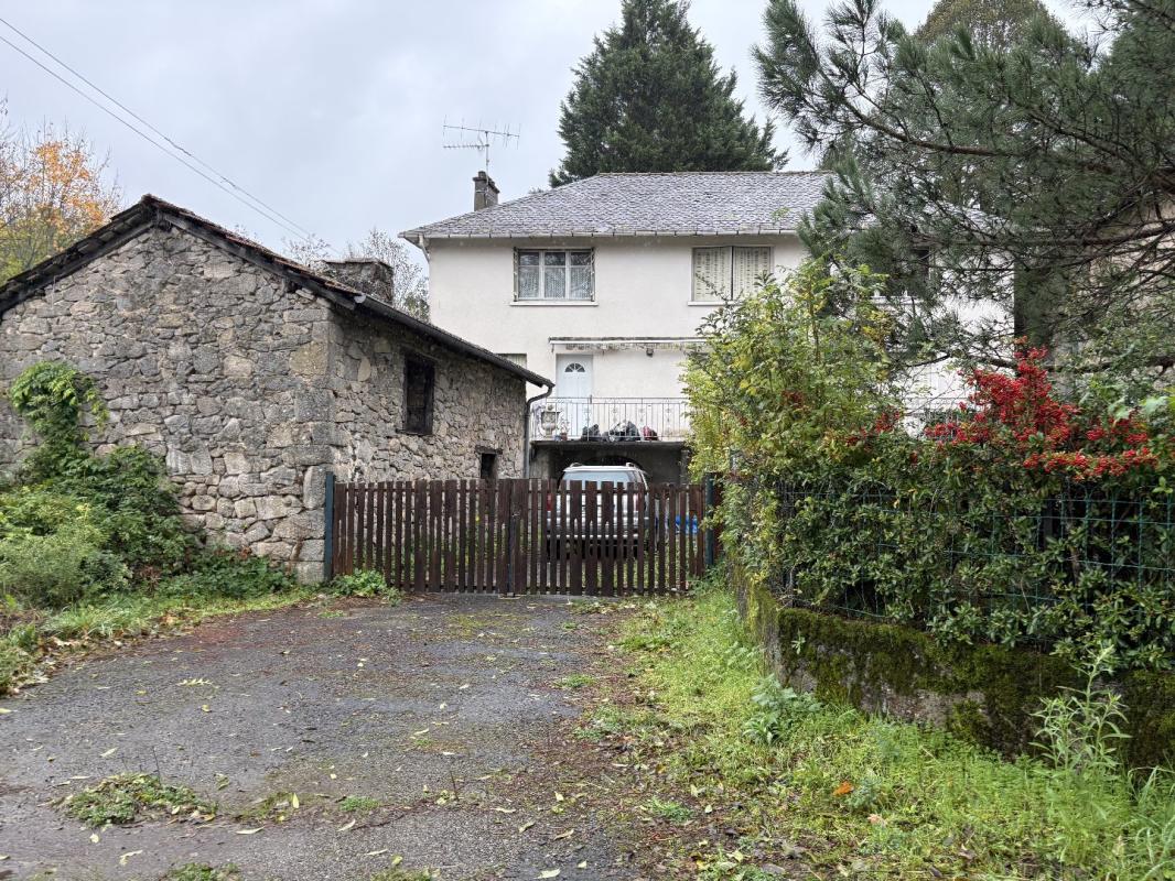 4 bedroom corps de ferme in Saint Mamet La Salvetat, Cantal, France – F0E036966985447D