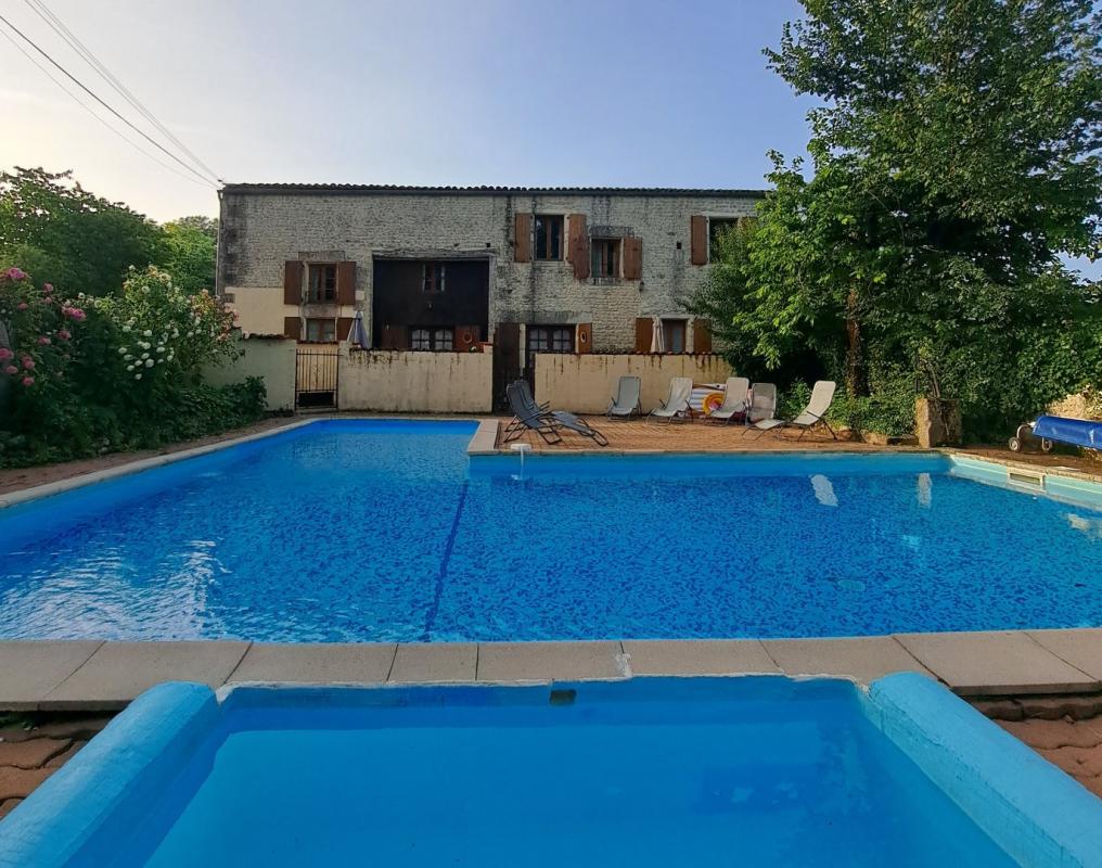 16 bedroom maison in Saint Pierre De Juillers, Charente-Maritime, France – 87F5E8D32F384233