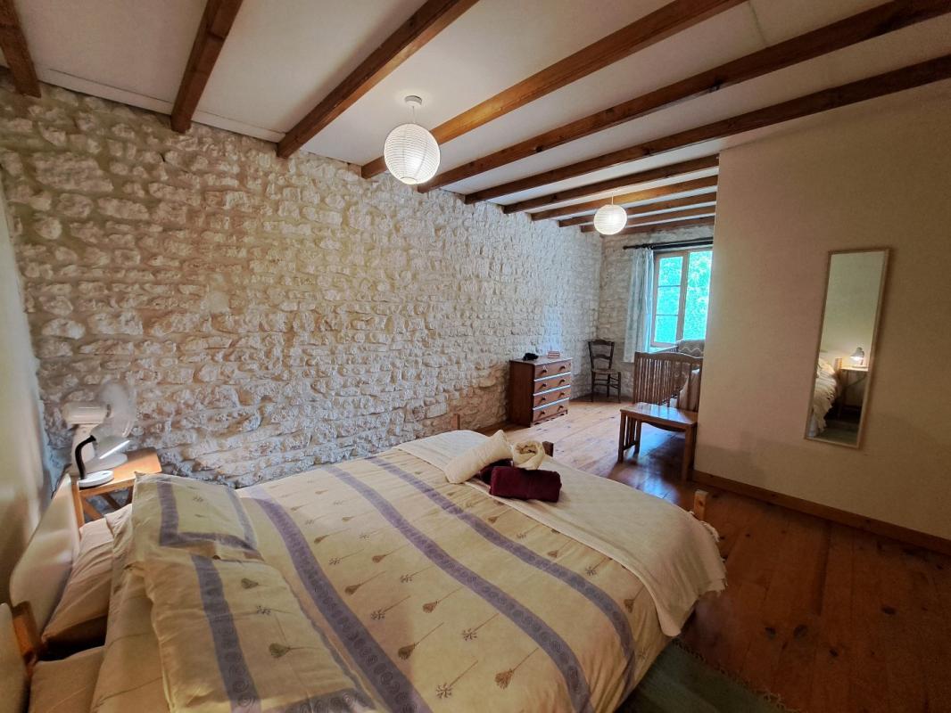 16 bedroom maison in Saint Pierre De Juillers, Charente-Maritime, France – 87F5E8D32F384233
