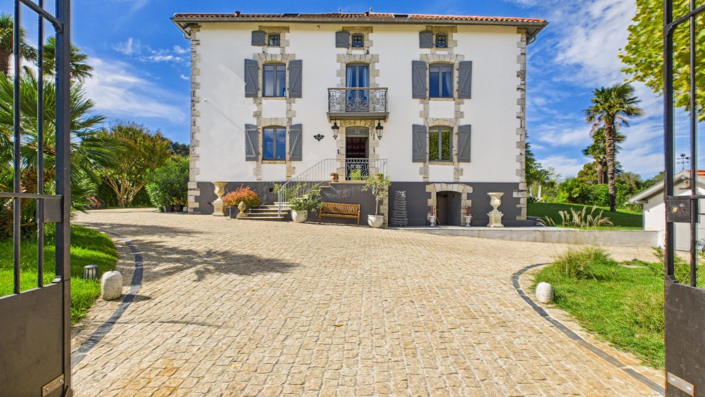 6 bedroom maison in Guiche, Pyrénées-Atlantiques, France – CBCE6B1875114385
