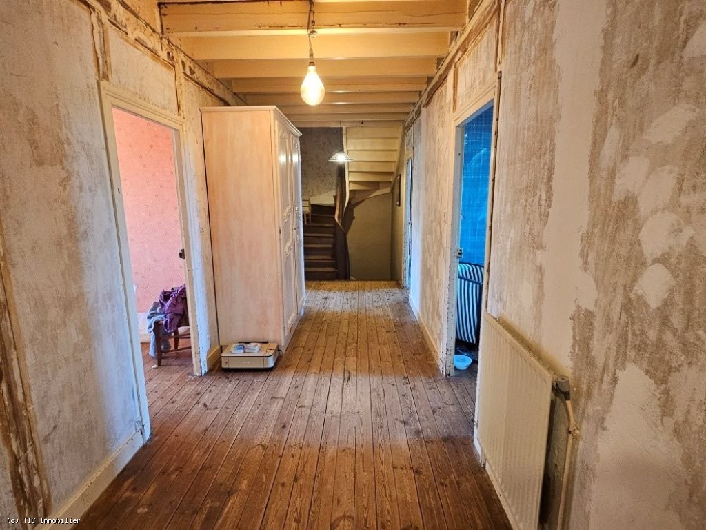 6 bedroom House in Champagne-Mouton, France – r7402