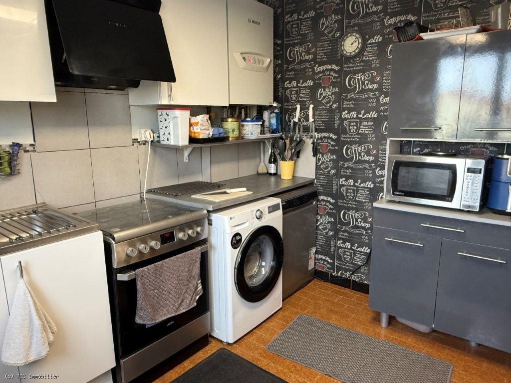 3 bedroom House in Aigre, France – r7401