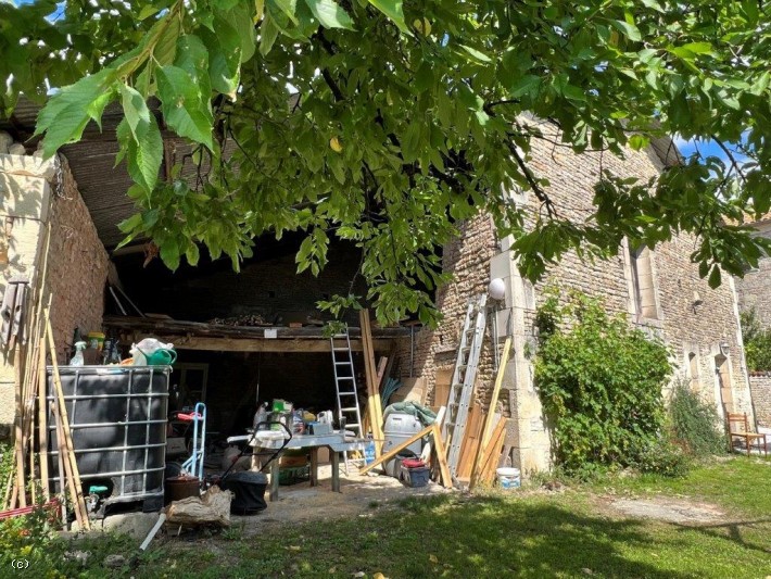 4 bedroom House in Villefagnan, France – r7204