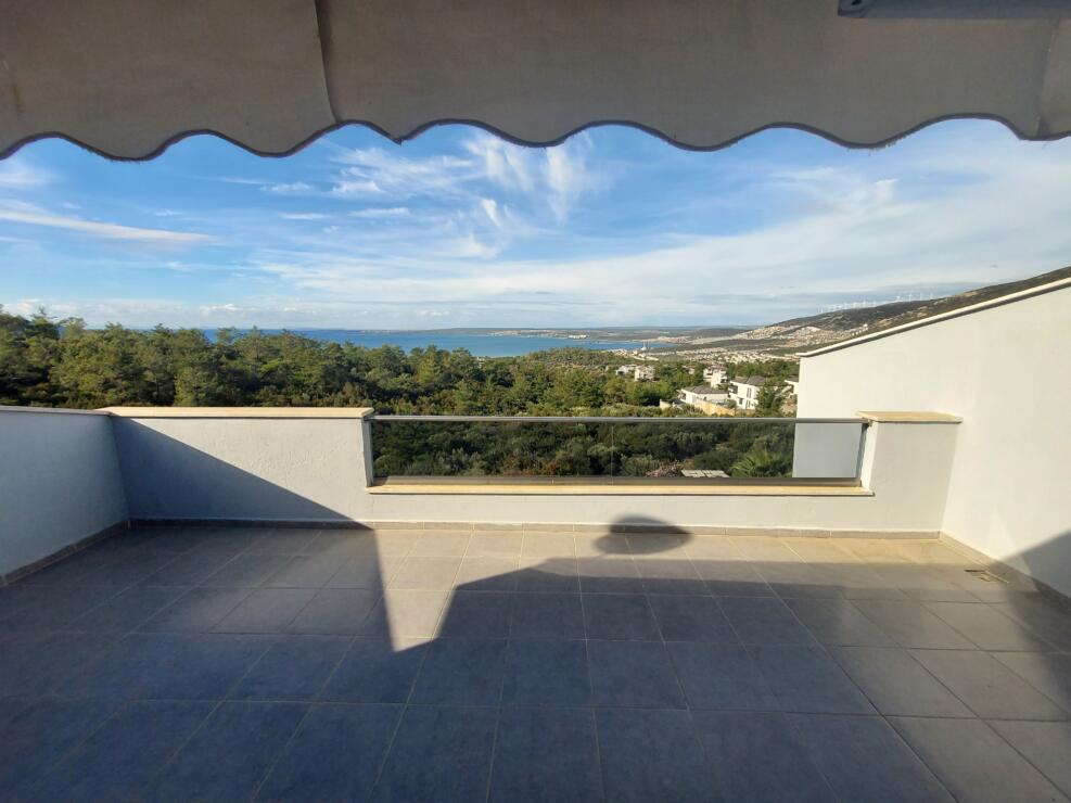 Resale 3 Bedroom Duplex with Stunning Sea & Mountain Views