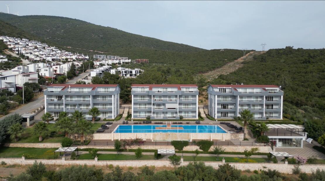 Resale 3 Bedroom Duplex with Stunning Sea & Mountain Views