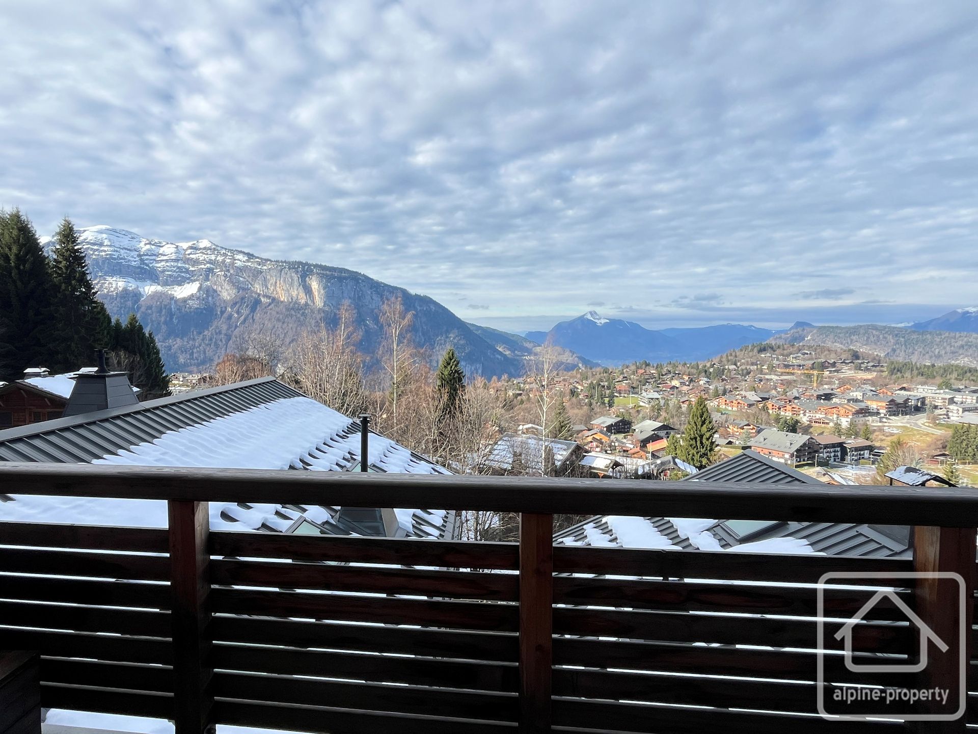 Rare! Magnificent Three-bedroom Apartment With Mountain Views And Ski-in/ski-out Access – GRANDCERFD501
