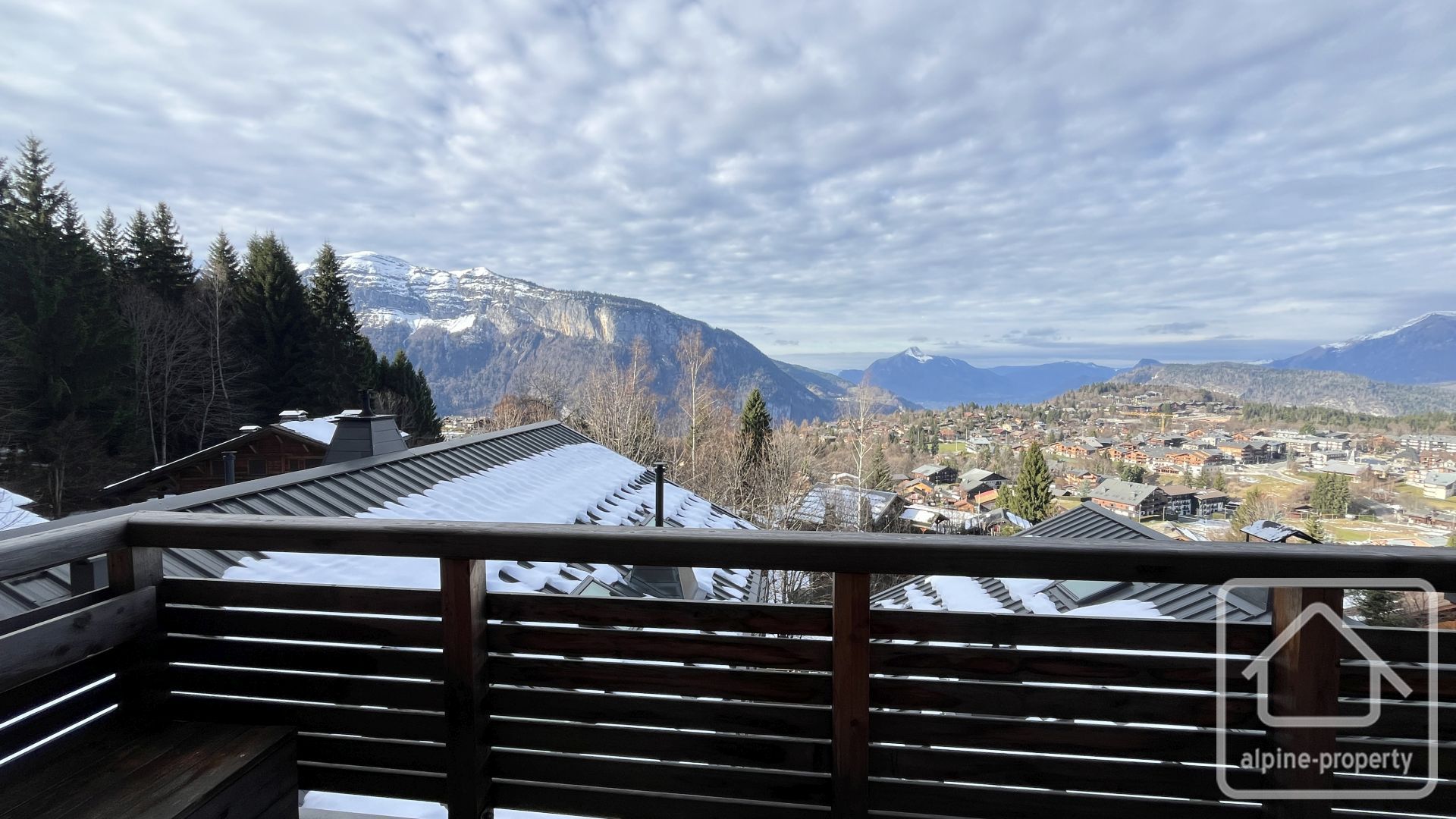 Rare! Magnificent Three-bedroom Apartment With Mountain Views And Ski-in/ski-out Access – GRANDCERFD501