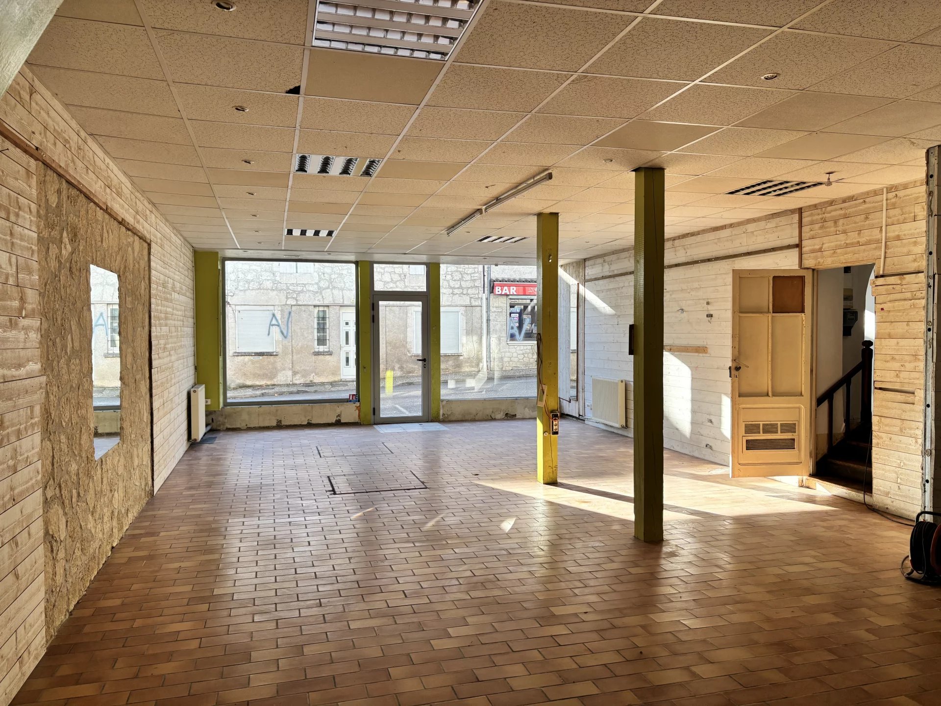 House and business in Montaigu-de-Quercy, Midi-Pyrénées – France – BVI83517