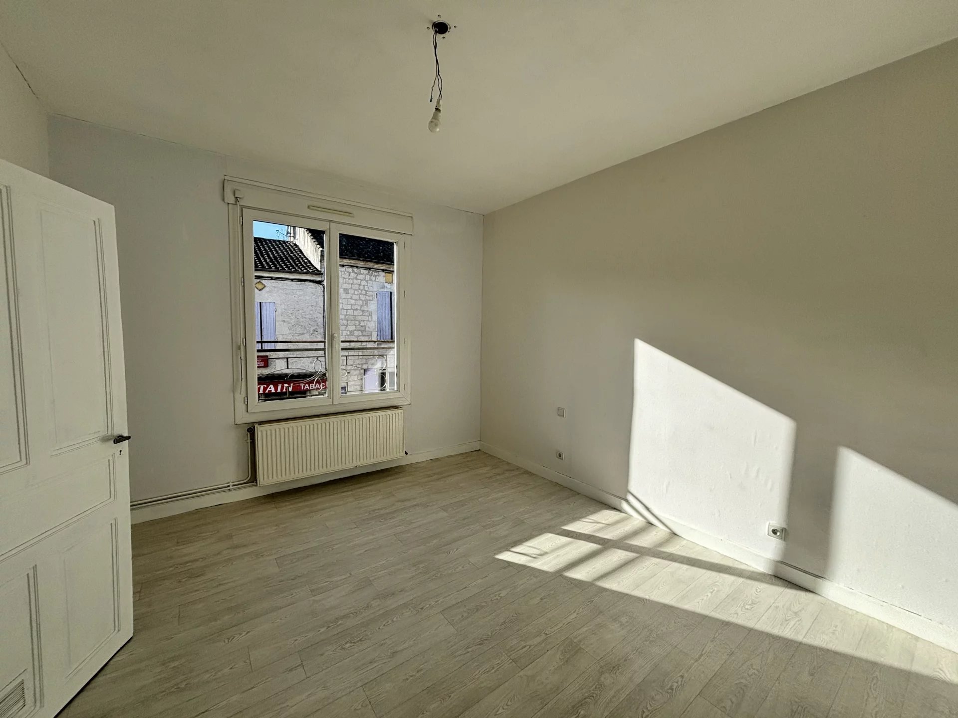 House and business in Montaigu-de-Quercy, Midi-Pyrénées – France – BVI83517