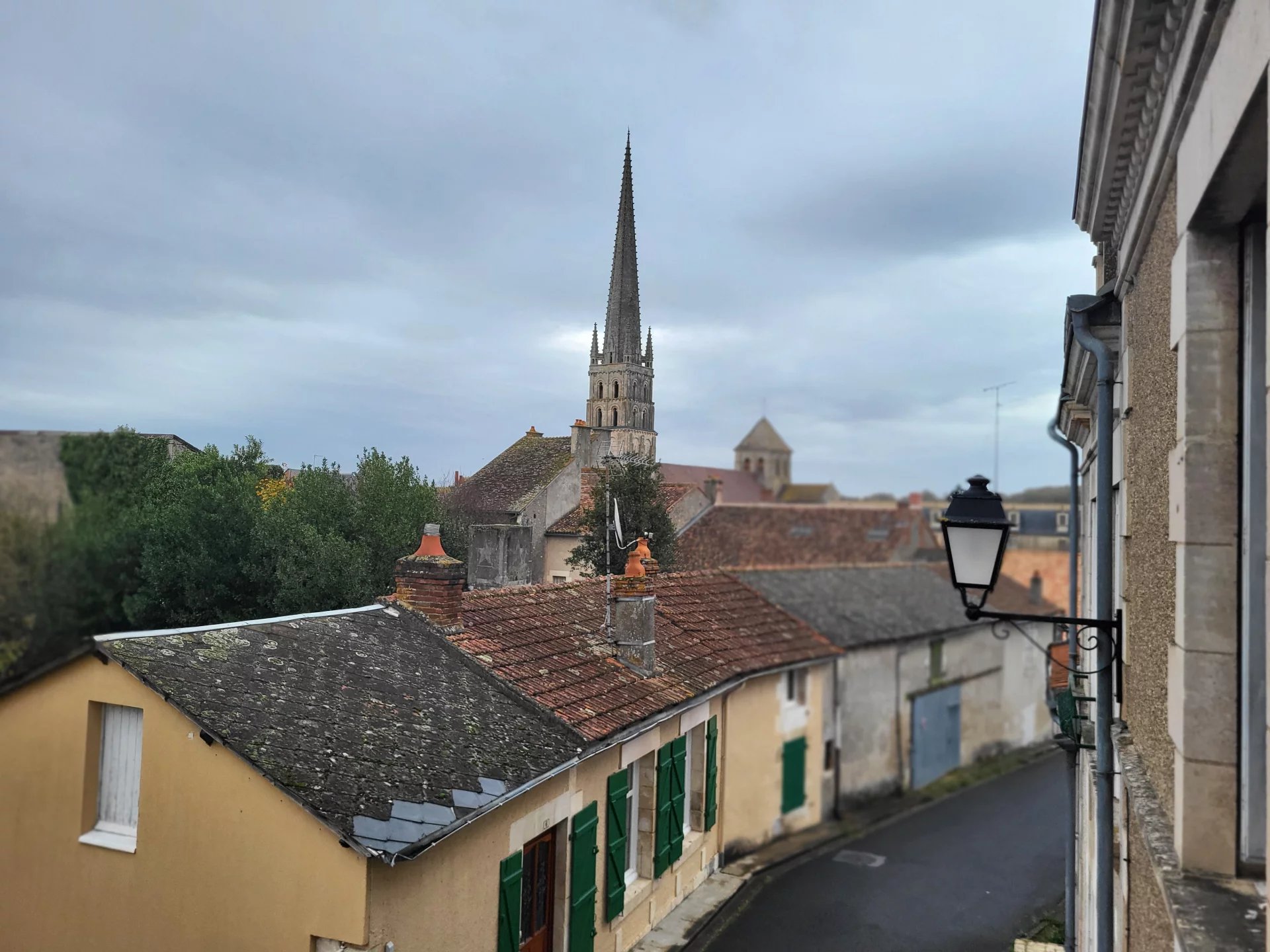 Substantial townhouse with generous garden, centre of Saint Savin, Poitou-Charentes – France – BVI83117