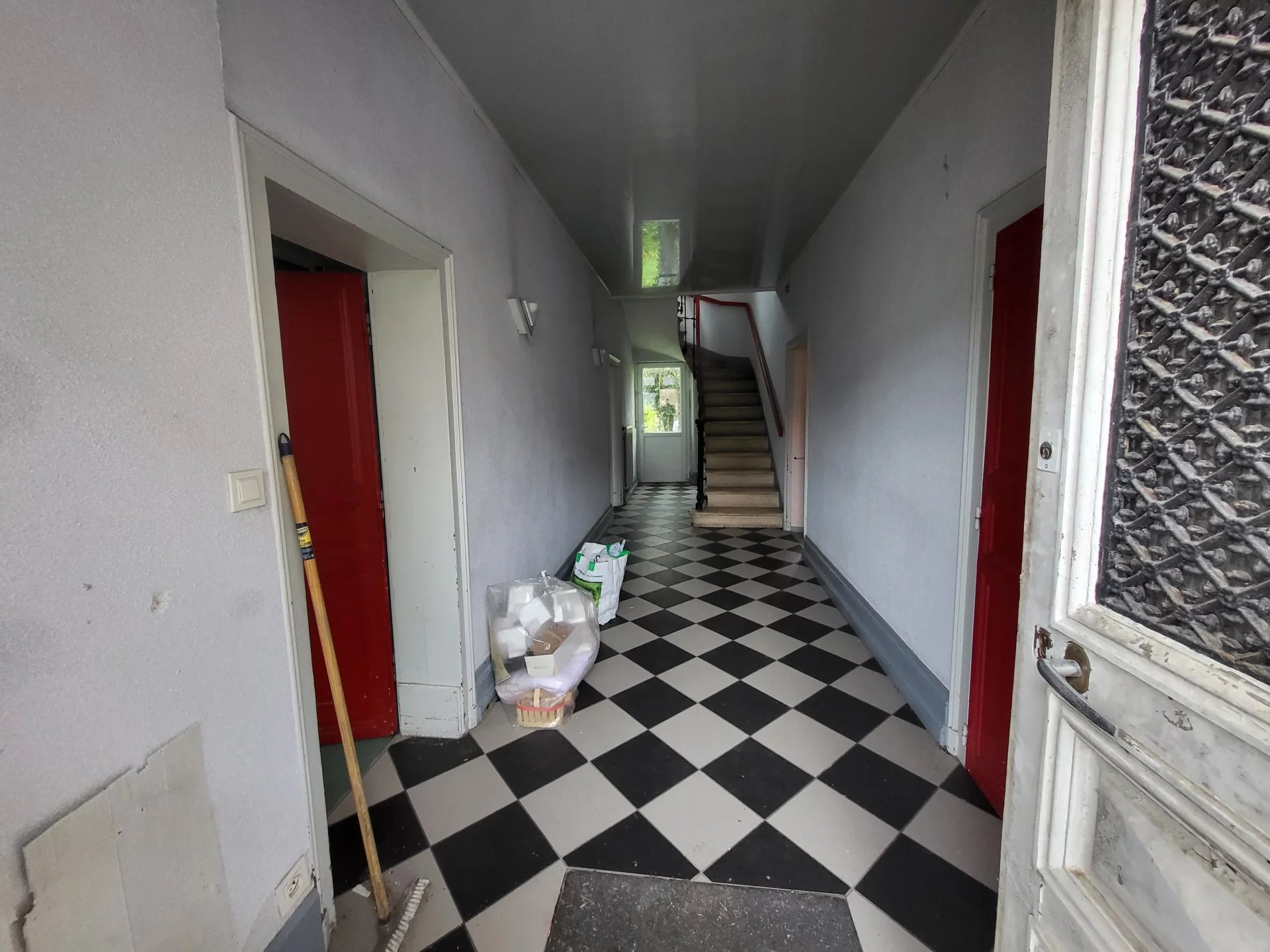 Substantial townhouse with generous garden, centre of Saint Savin, Poitou-Charentes – France – BVI83117