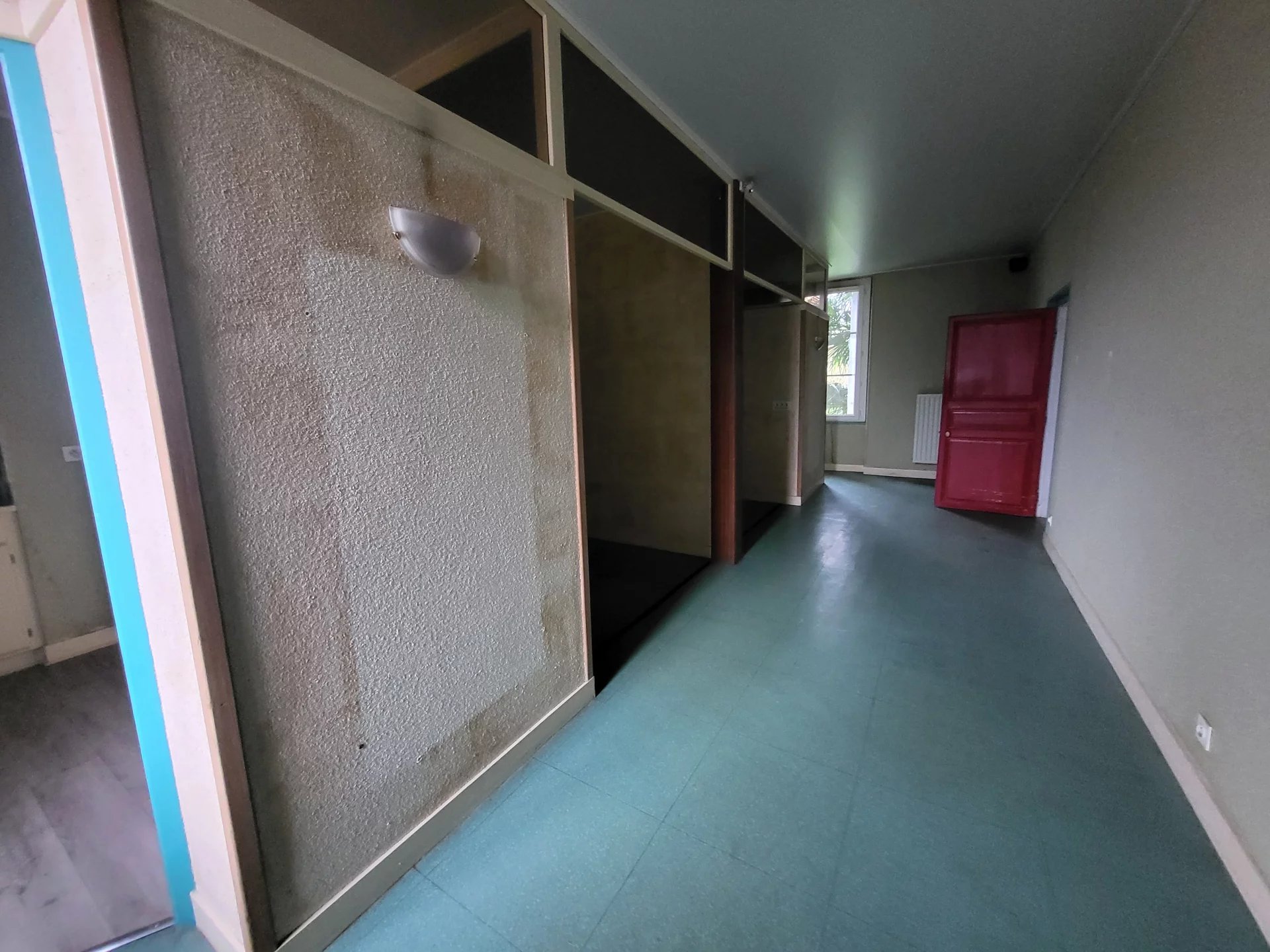 Substantial townhouse with generous garden, centre of Saint Savin, Poitou-Charentes – France – BVI83117