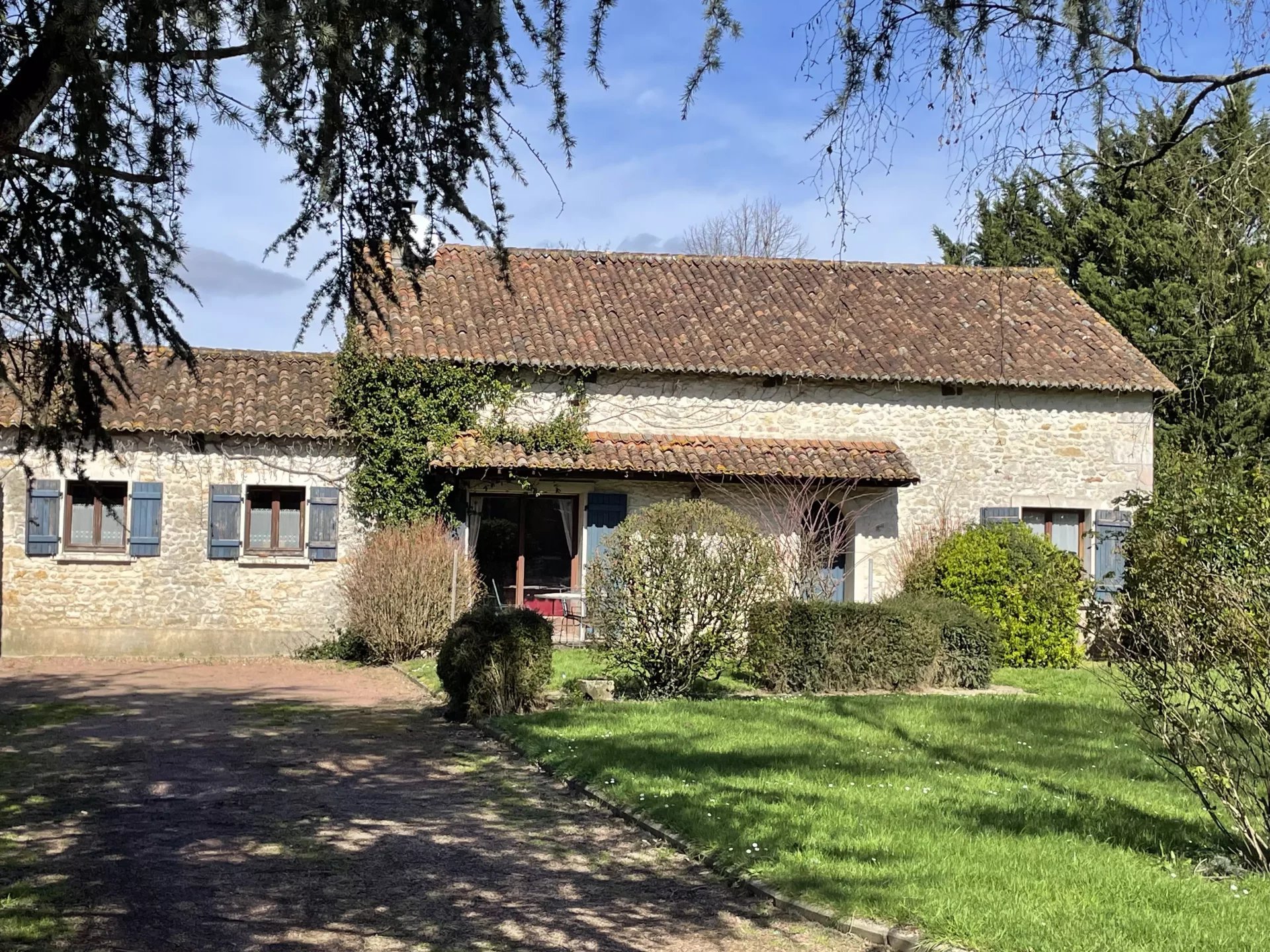 Small Equestrian property close to Saint Savin, Poitou-Charentes – France – BVI77280