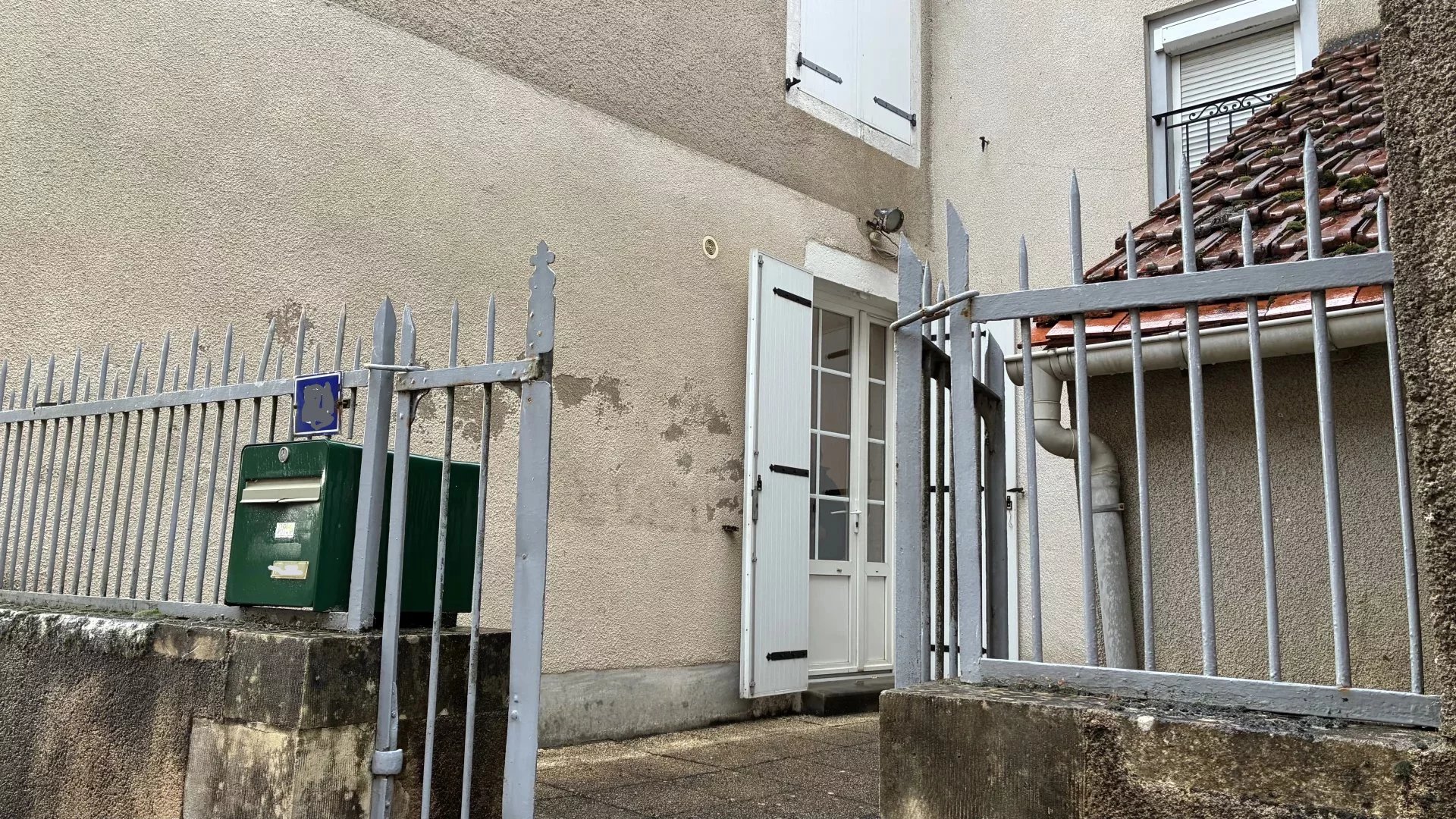 Great townhouse in the heart of the old town, Montmorillon, Poitou-Charentes – France – BVI83748