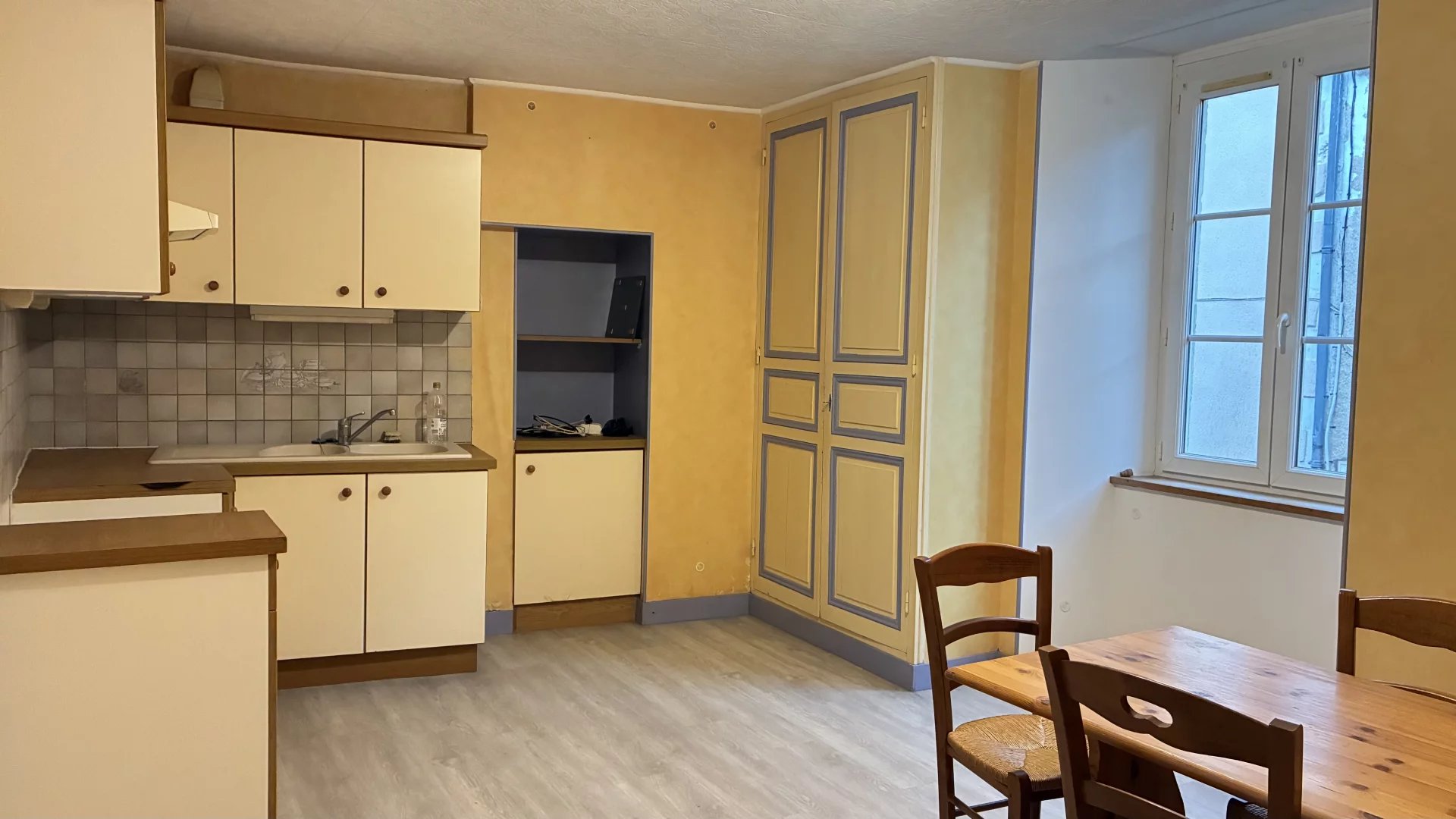 Great townhouse in the heart of the old town, Montmorillon, Poitou-Charentes – France – BVI83748