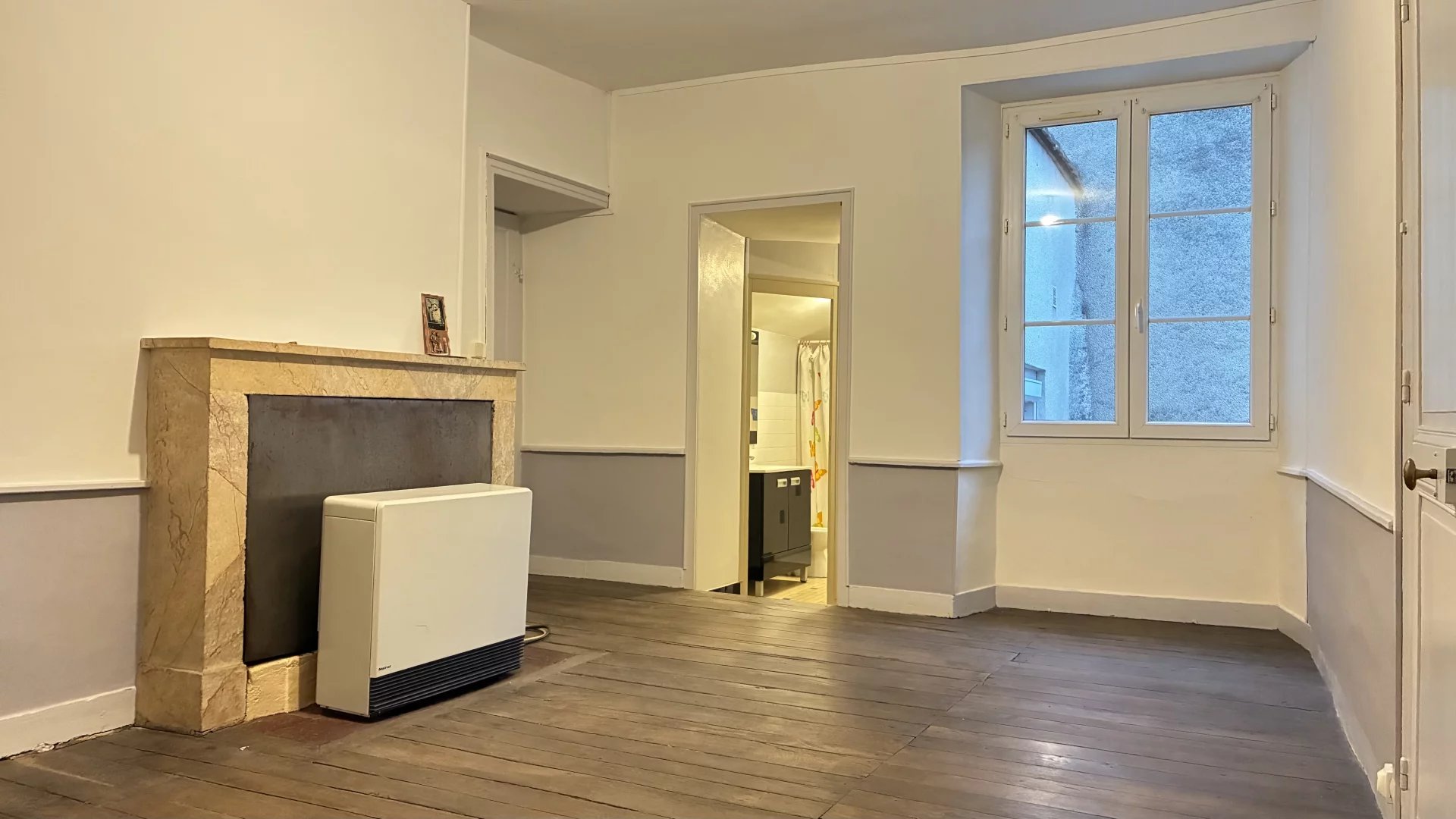 Great townhouse in the heart of the old town, Montmorillon, Poitou-Charentes – France – BVI83748