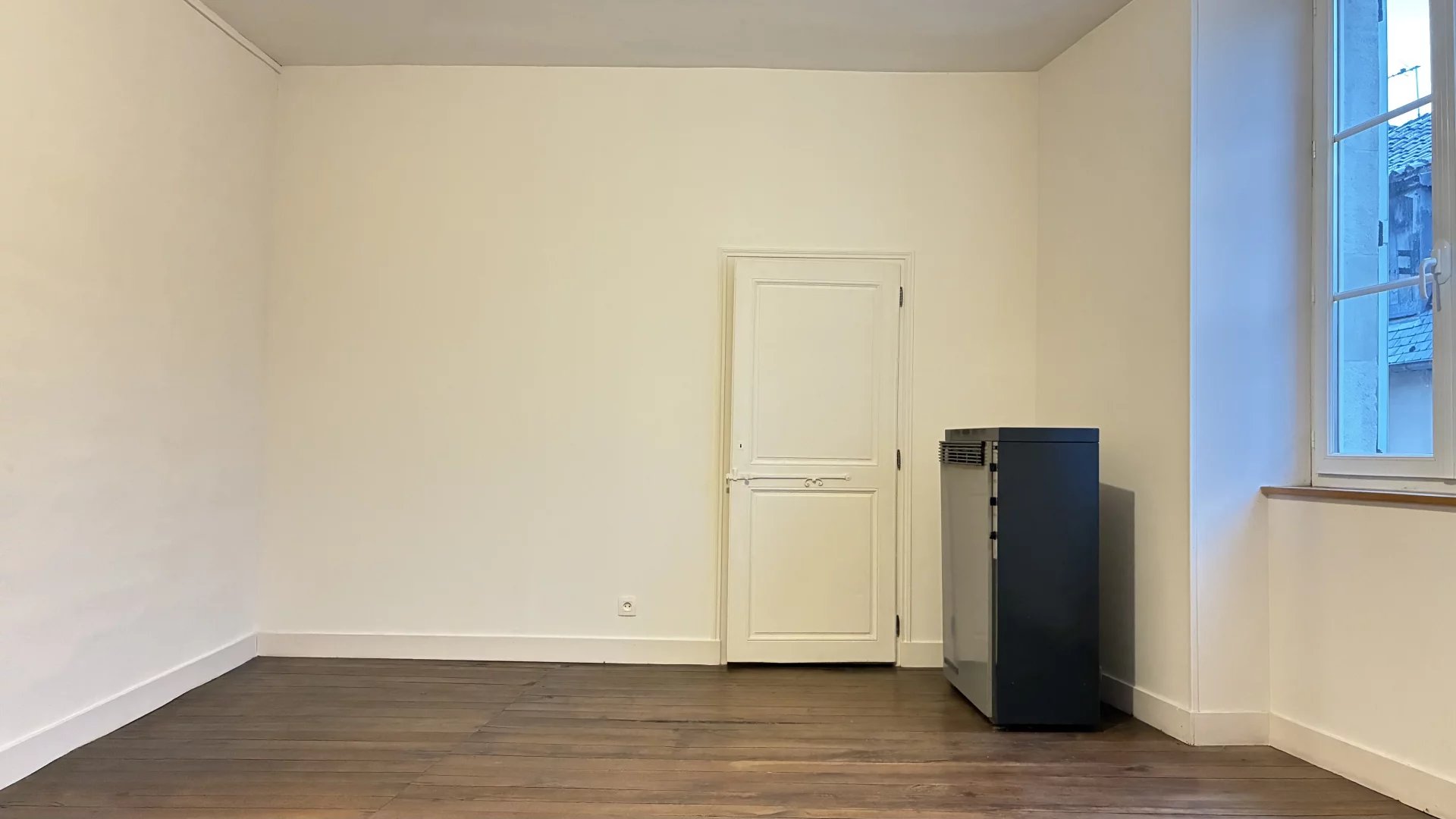 Great townhouse in the heart of the old town, Montmorillon, Poitou-Charentes – France – BVI83748