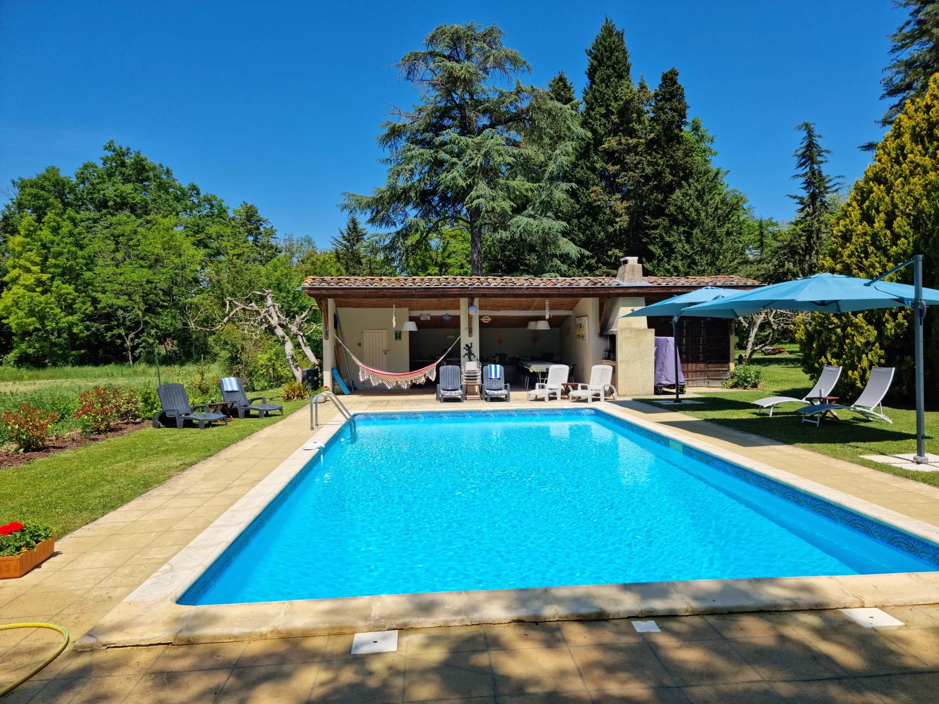 A serene haven with limitless potential offering 3 houses on over 2 hectares of land, Midi-Pyrénées – France – BVI83662