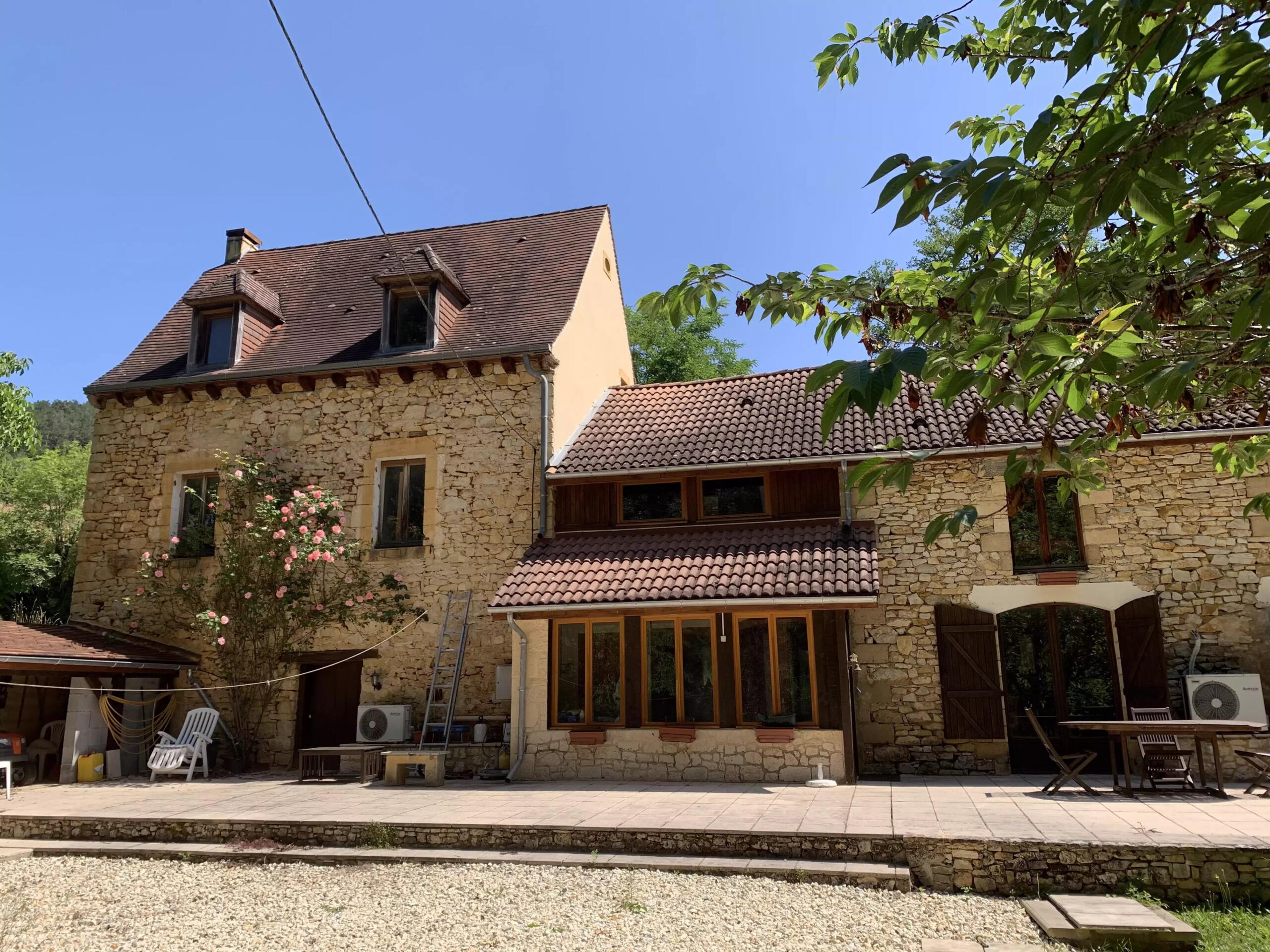 15 mins from Sarlat – 3 bedrooms and 3 bathroom stone property., Aquitaine – France – BVI77693