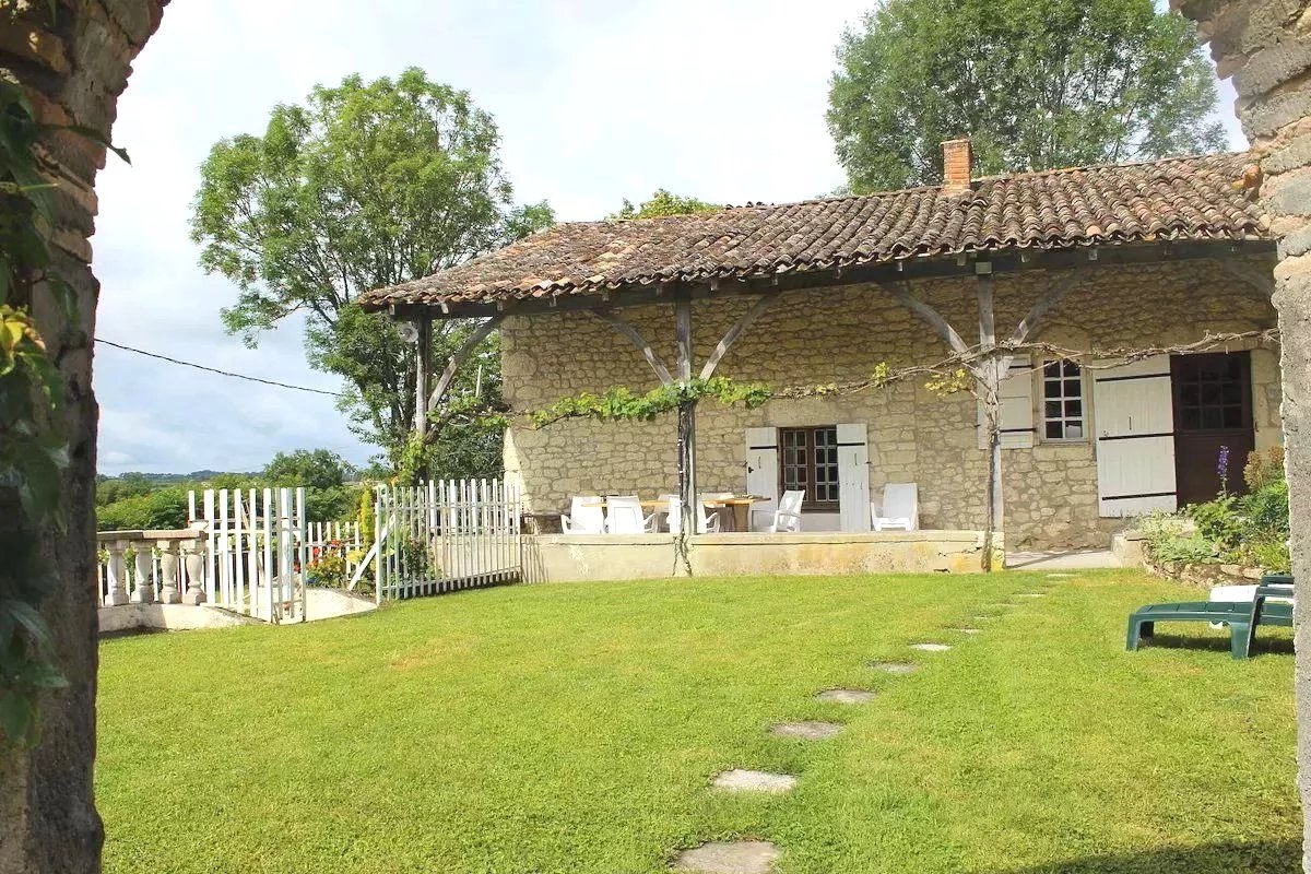 Charming home with character features and countryside views, Aquitaine – France – BVI79349