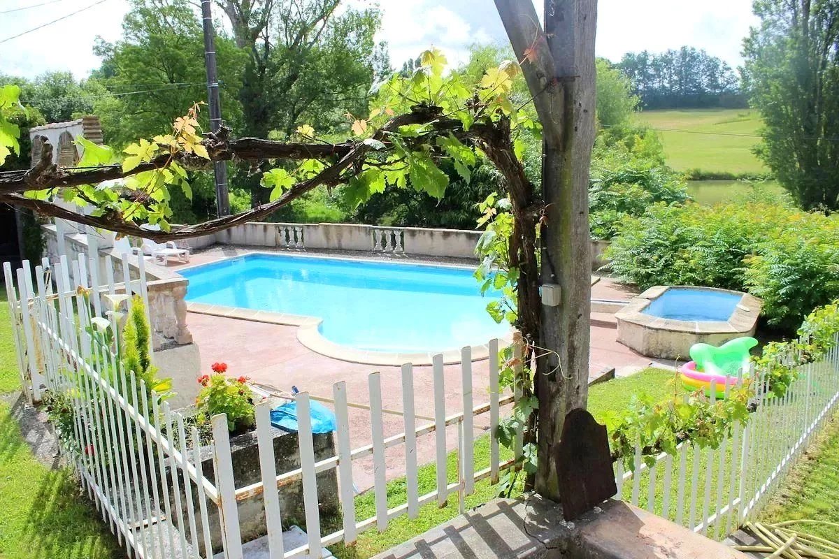 Charming home with character features and countryside views, Aquitaine – France – BVI79349
