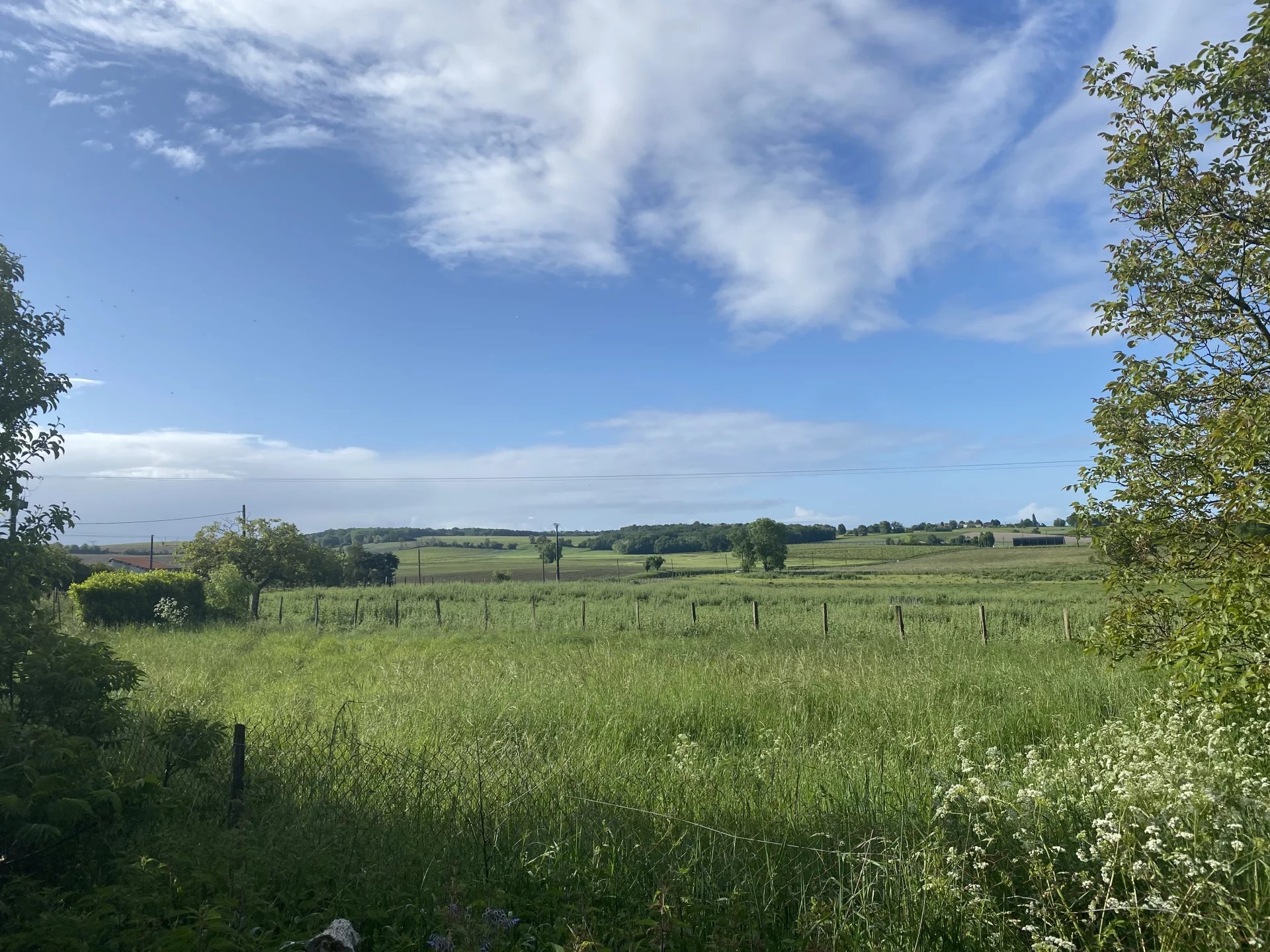 Two bedroom house on edge of the village with garage and outbuildings, Poitou-Charentes – France – BVI70566