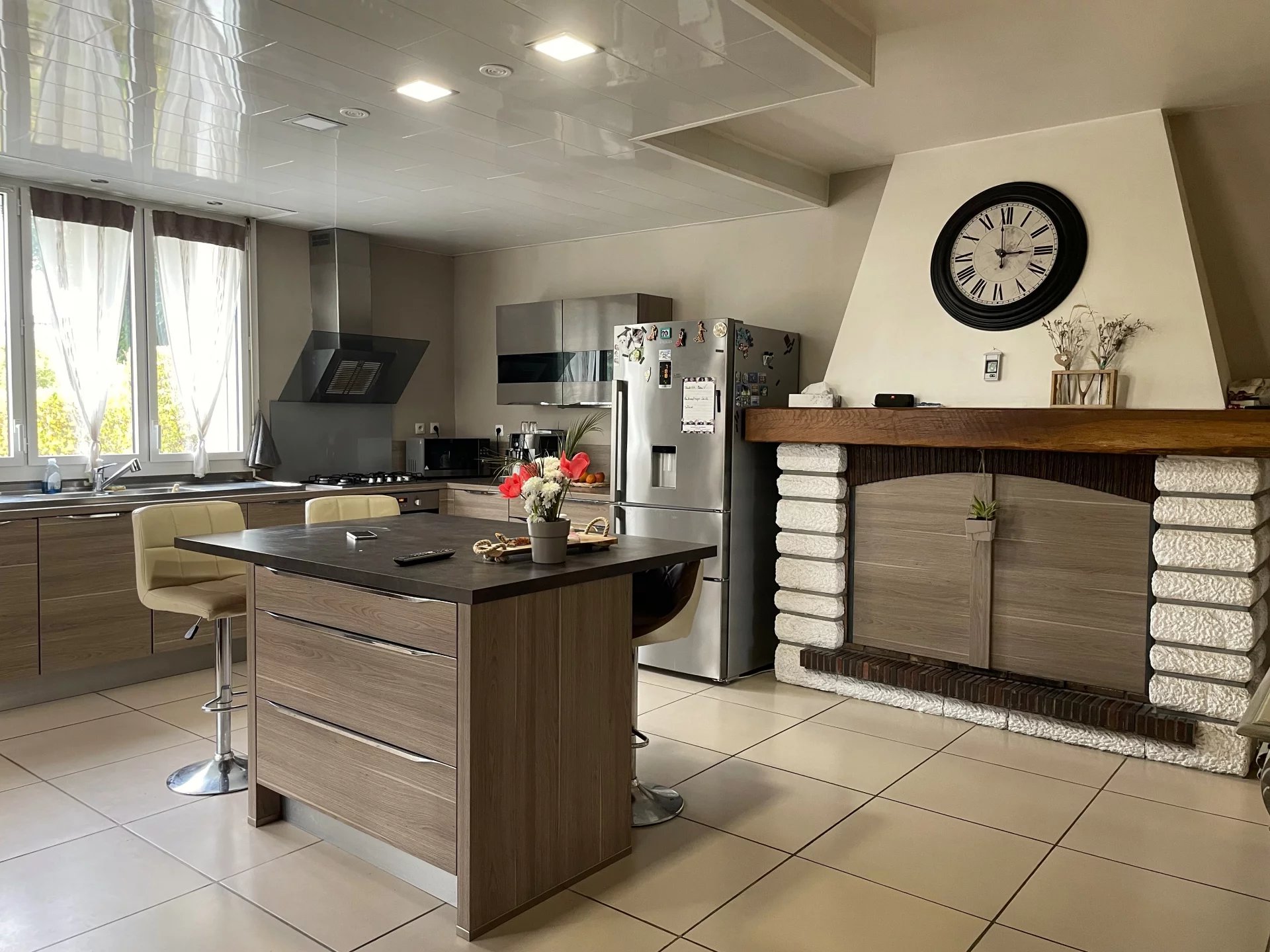 Stylish architect-designed home with guest house and pool, Poitou-Charentes – France – BVI80188