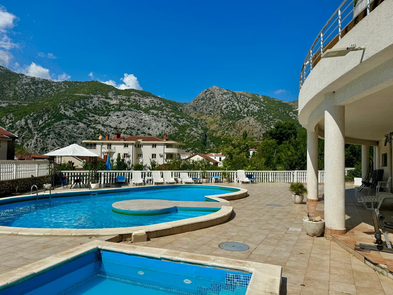 Risan Duplex Apartment – 130 m², Sea View & Pool, Montenegro – MRENB109